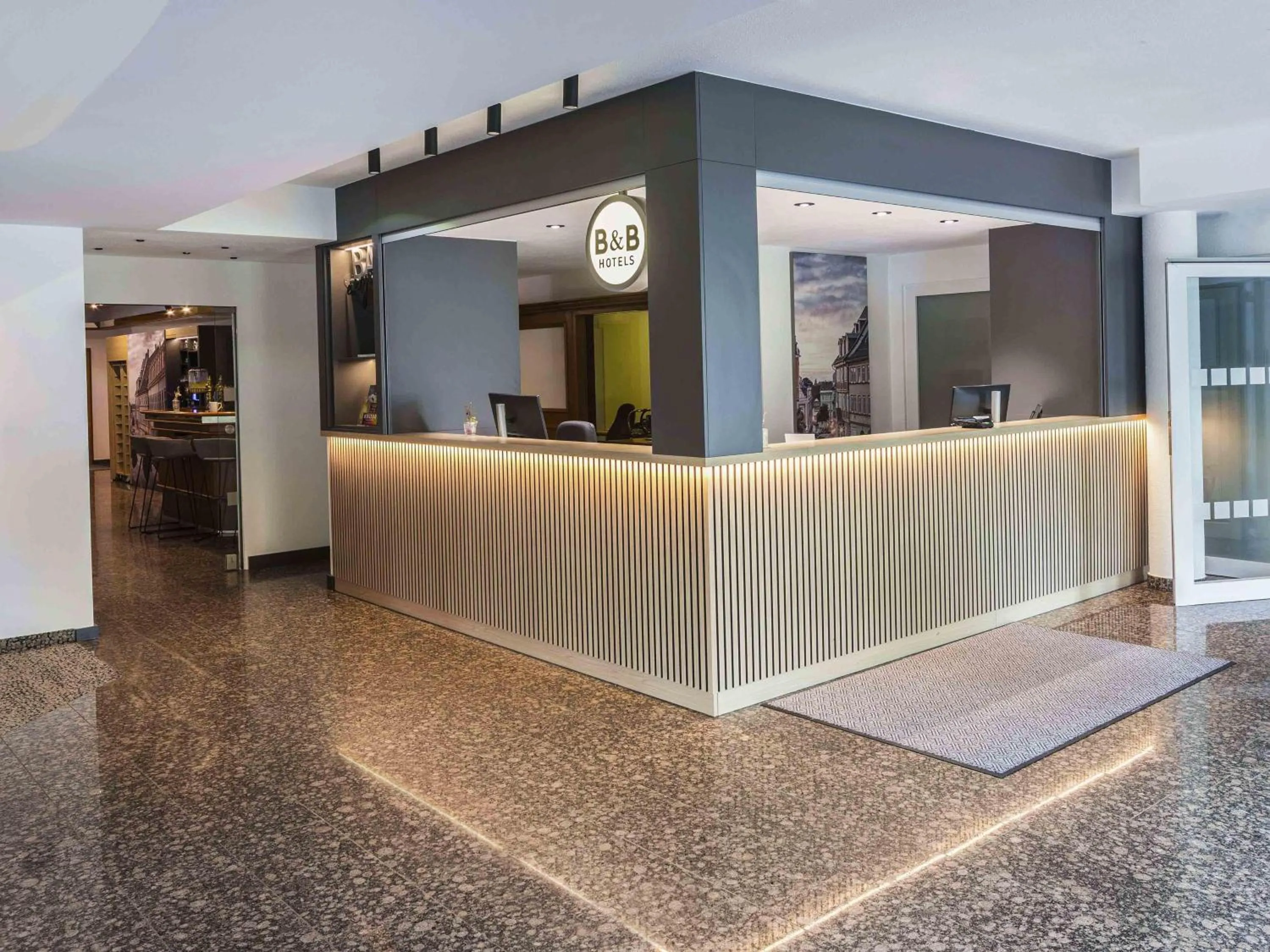 Lobby or reception in B&B HOTEL Gotha-Hbf