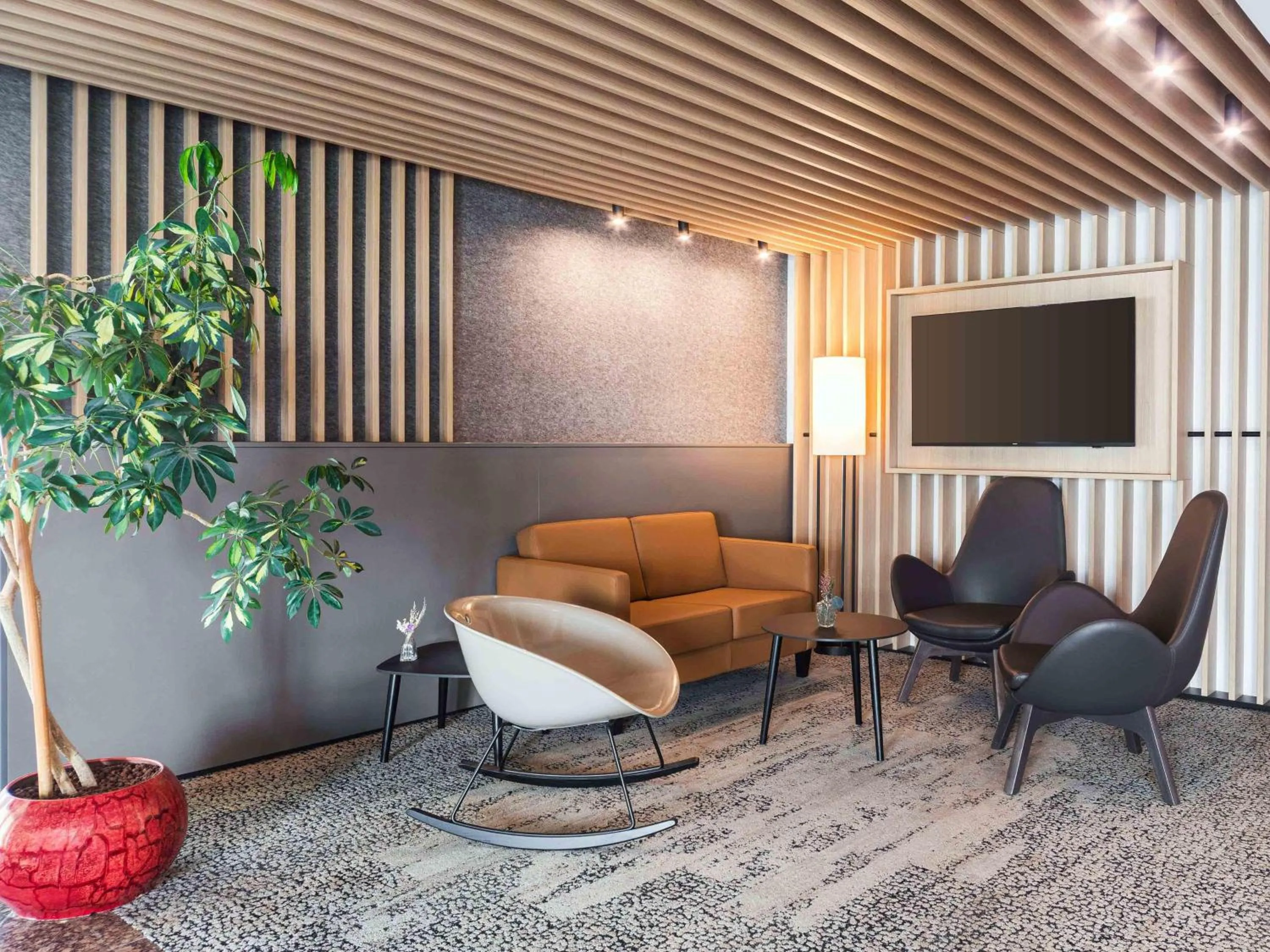 Lobby or reception in B&B HOTEL Gotha-Hbf