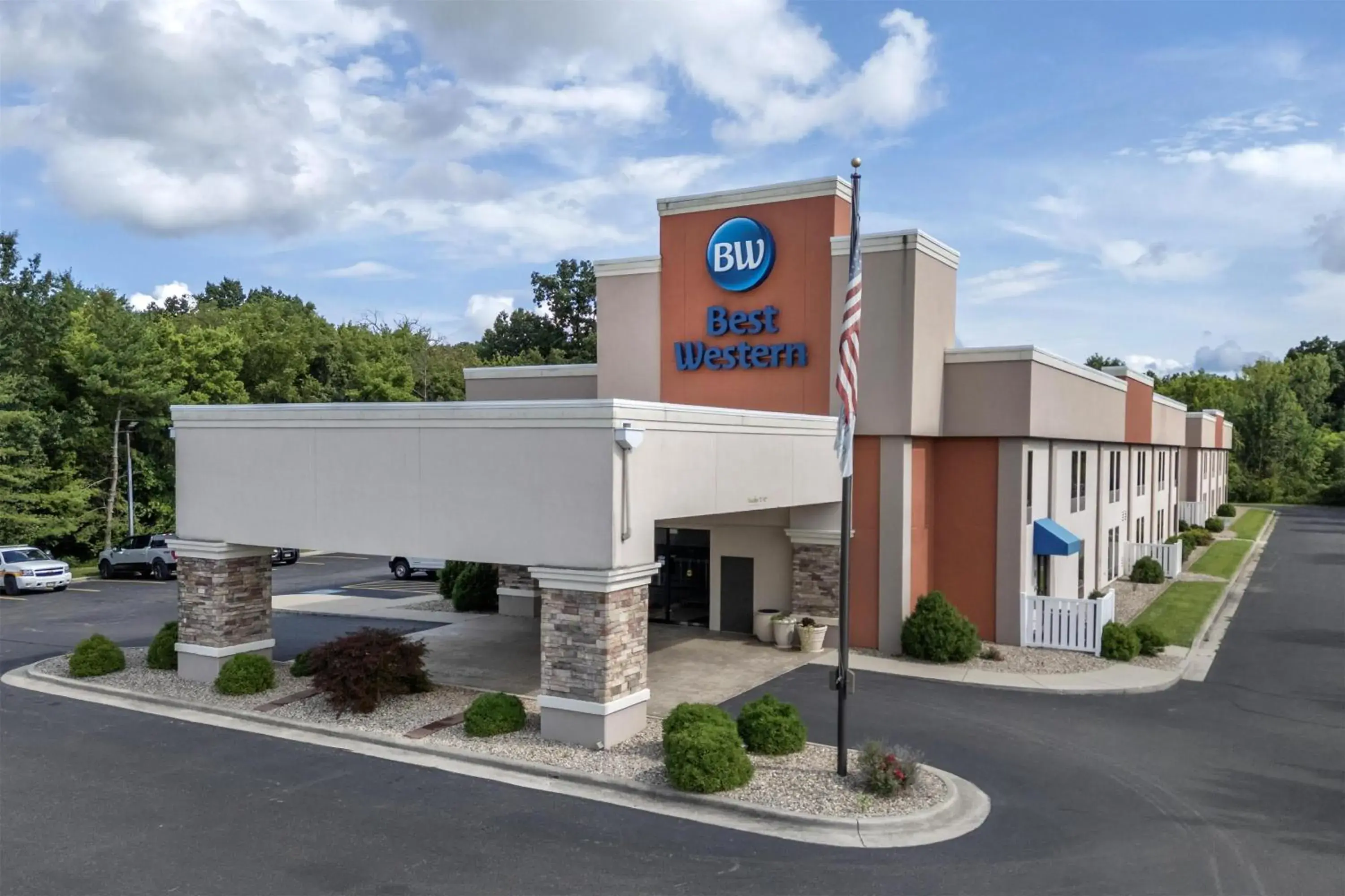 Property building in Best Western Delta Inn Property building in Best Western Delta Inn