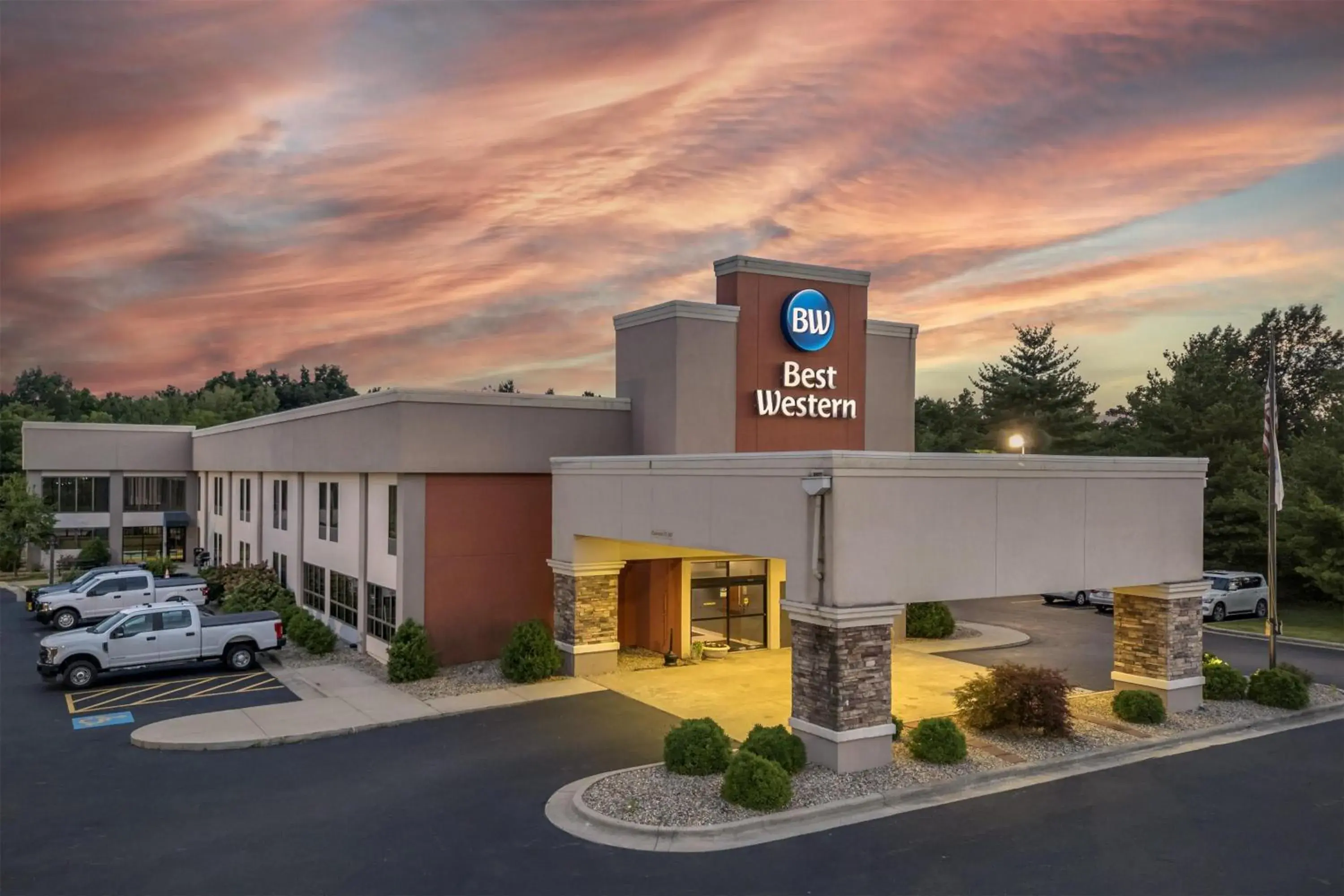 Property building in Best Western Delta Inn Property building in Best Western Delta Inn