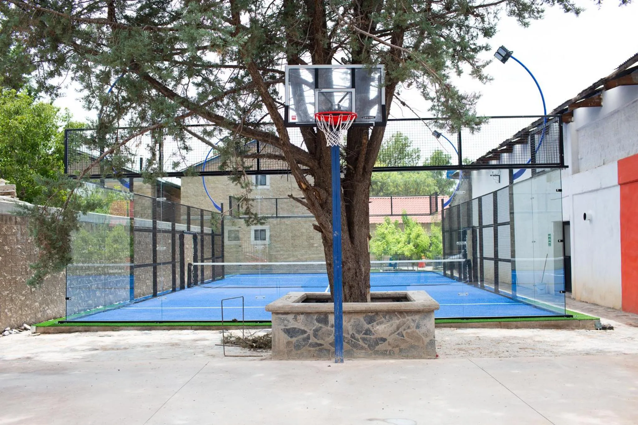 Tennis court in Cabañas Bungalos las Alazanas