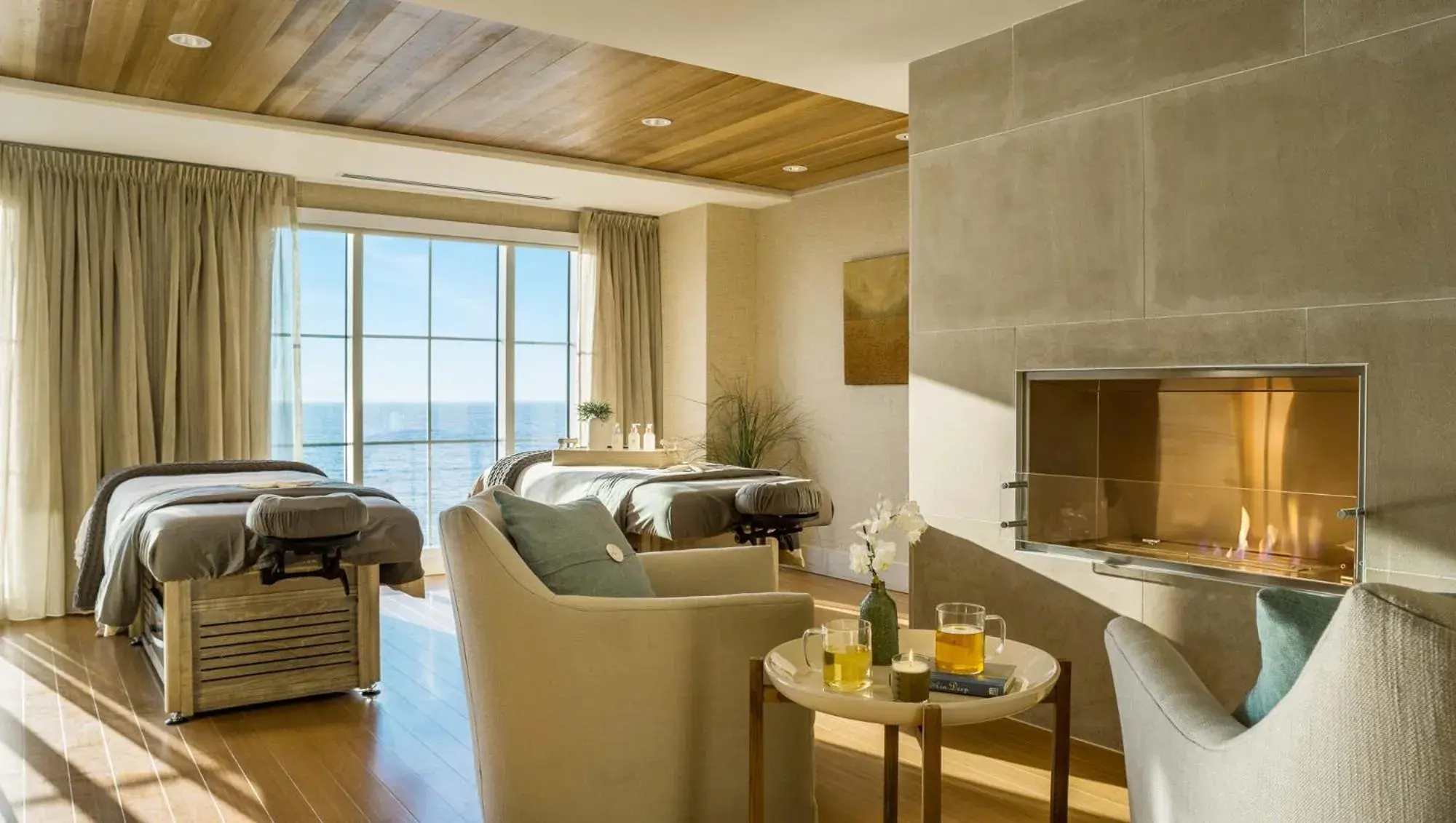 Property building, Bed in Cliff House Maine Property building, Bed in Cliff House Maine