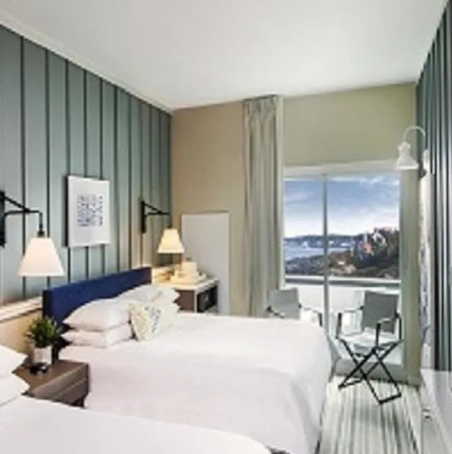 Bed in Cliff House Maine