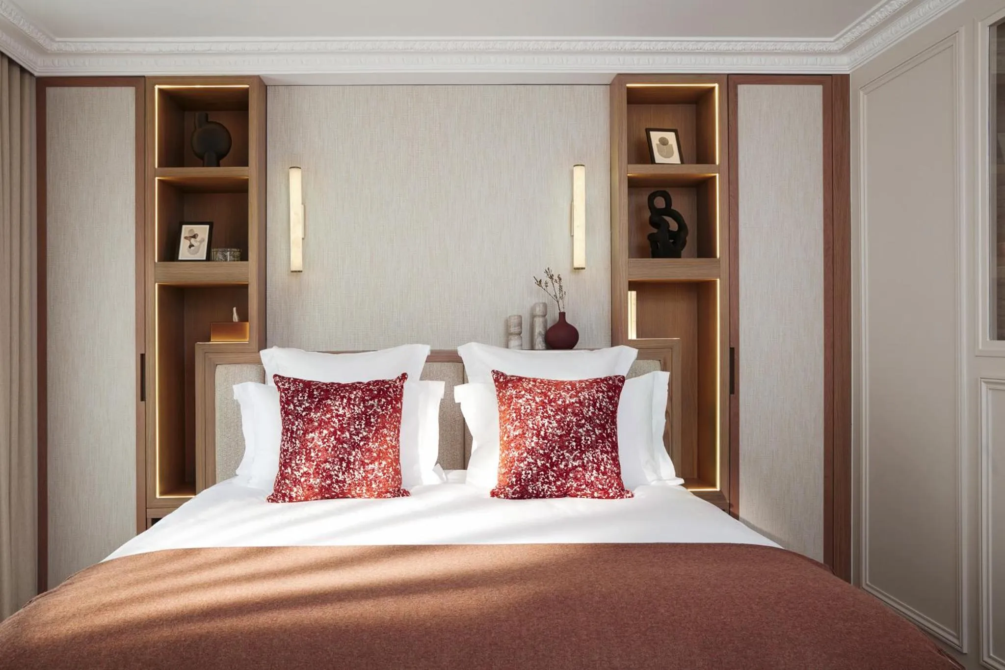 Bedroom, Bed in HIGHSTAY - Luxury Serviced Apartments - Centre Pompidou