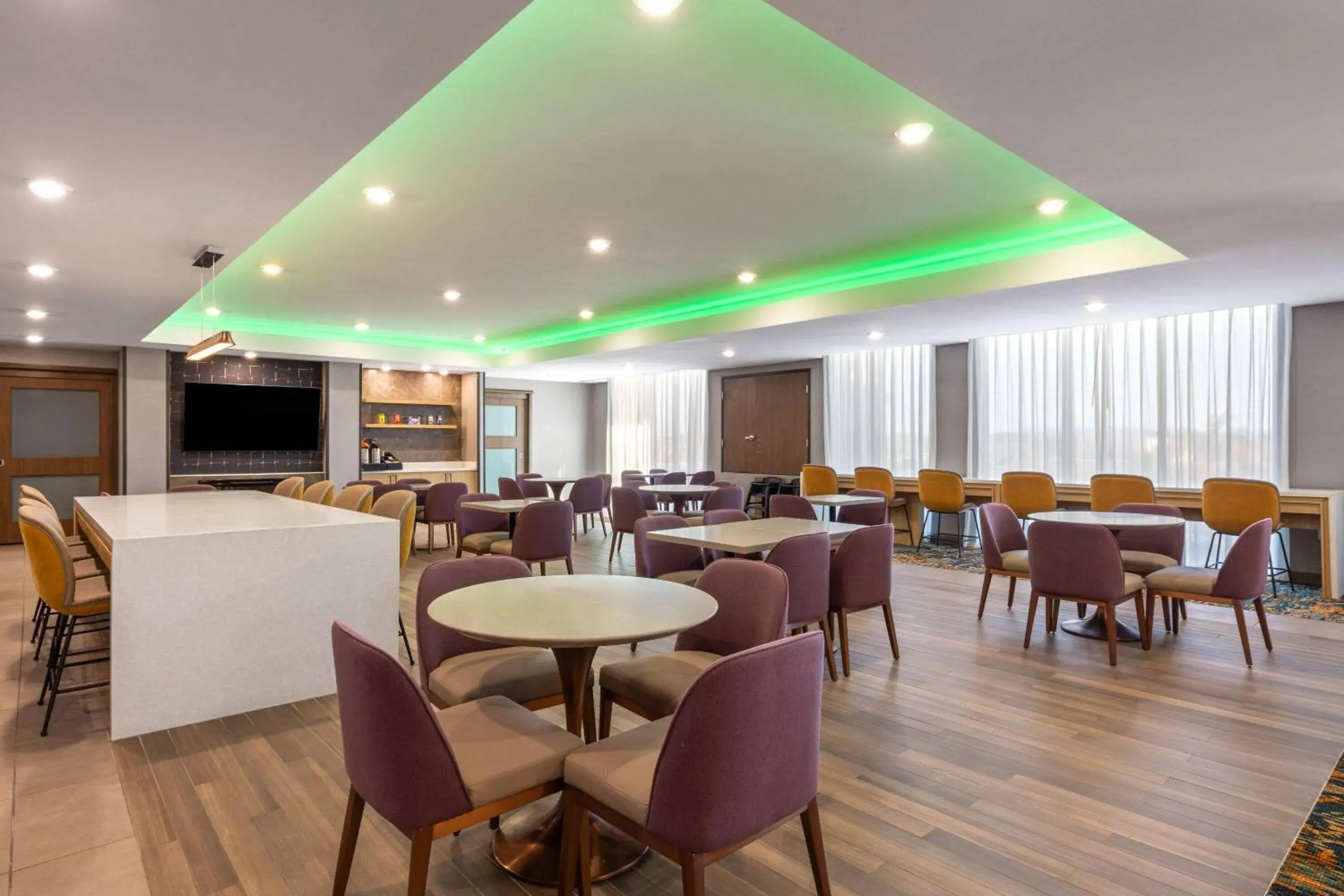 Breakfast in La Quinta Inn & Suites by Wyndham Yuma Breakfast in La Quinta Inn & Suites by Wyndham Yuma