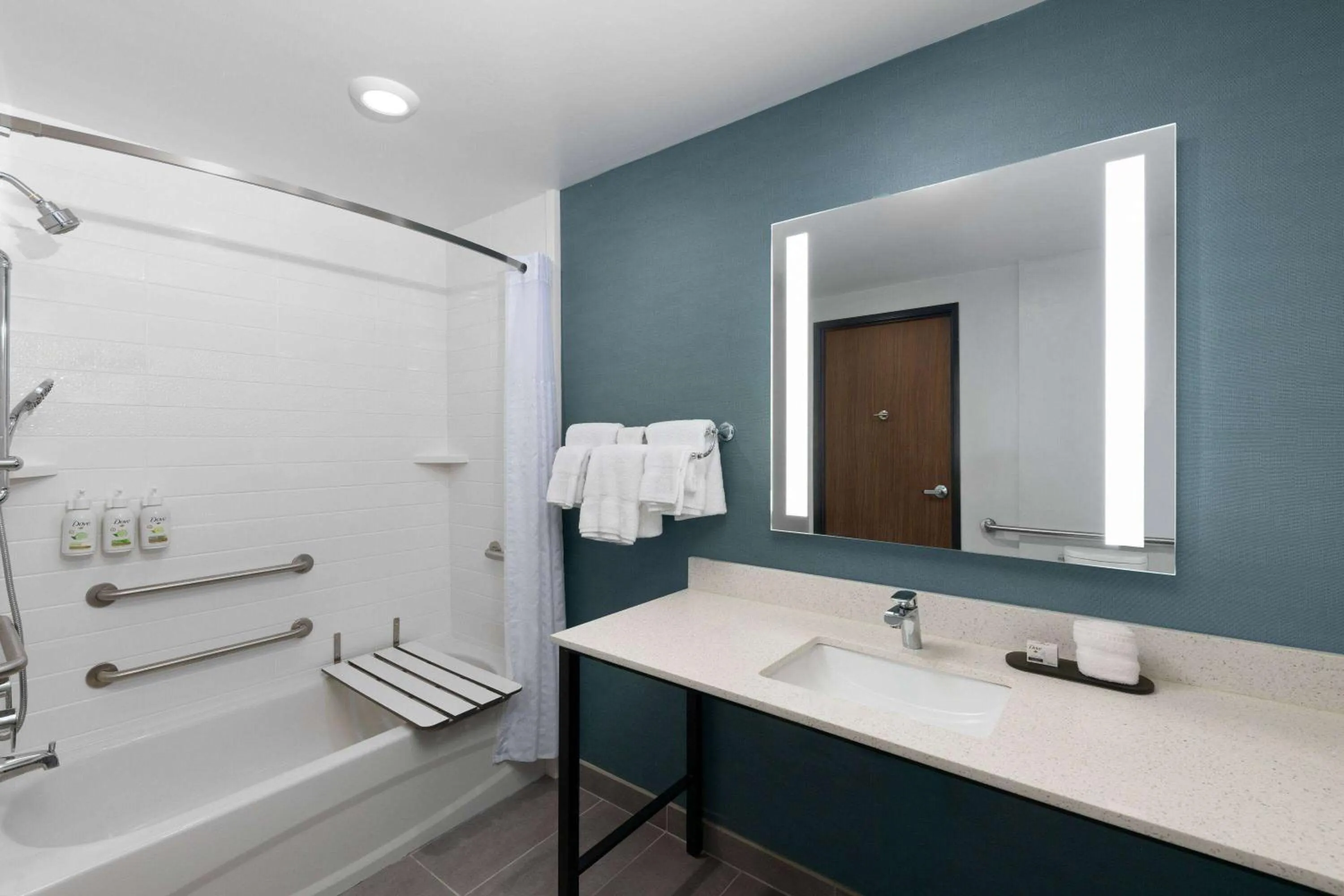 Bathroom in La Quinta Inn & Suites by Wyndham Yuma