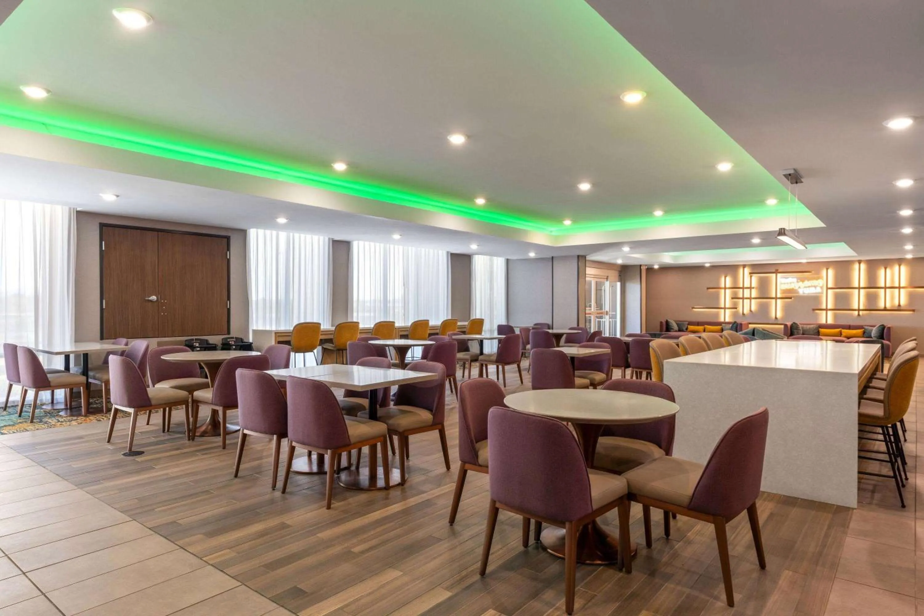 Breakfast in La Quinta Inn & Suites by Wyndham Yuma