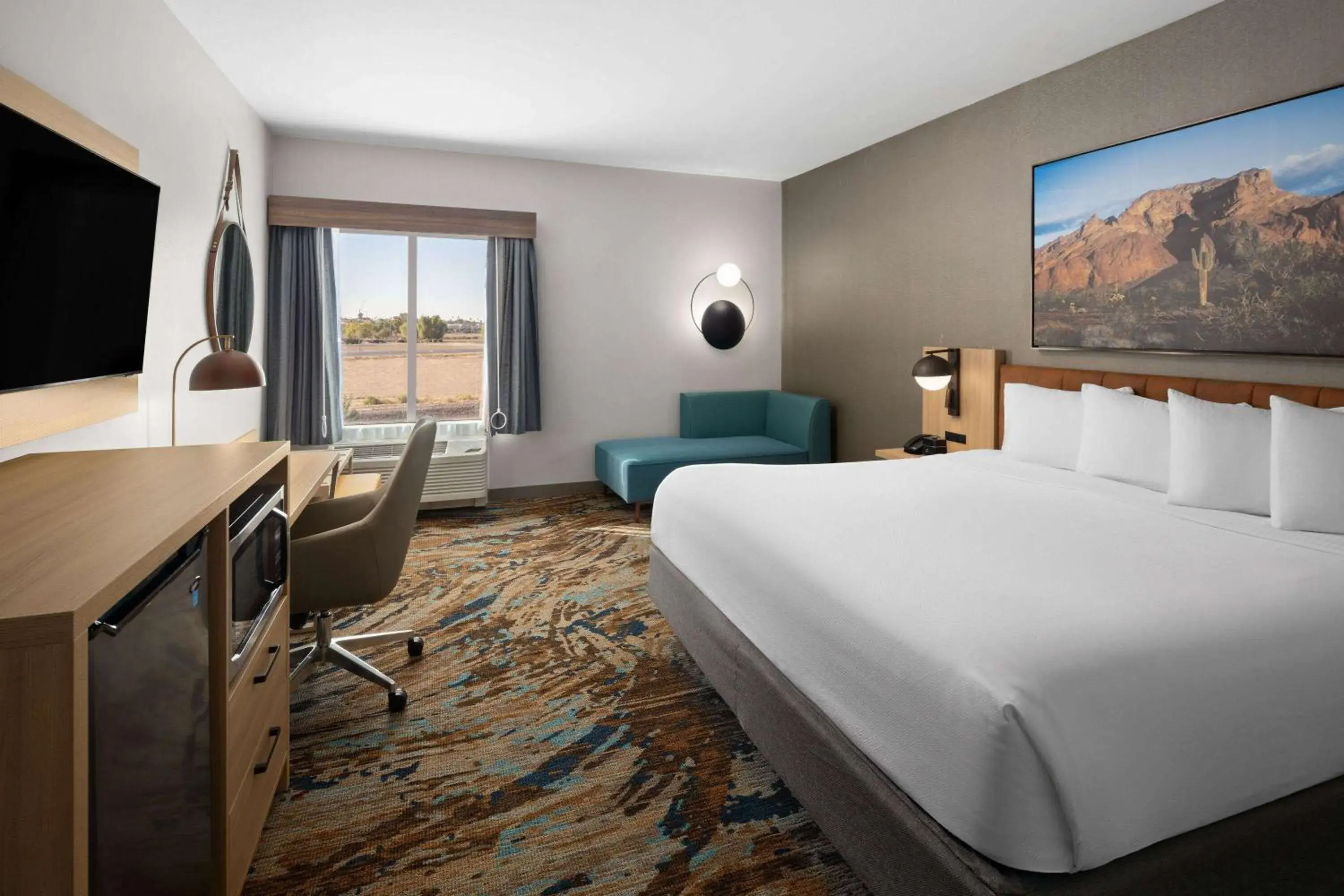 King Room with Bathtub w/Grab Bars - Mobility Accessible in La Quinta Inn & Suites by Wyndham Yuma King Room with Bathtub w/Grab Bars - Mobility Accessible in La Quinta Inn & Suites by Wyndham Yuma