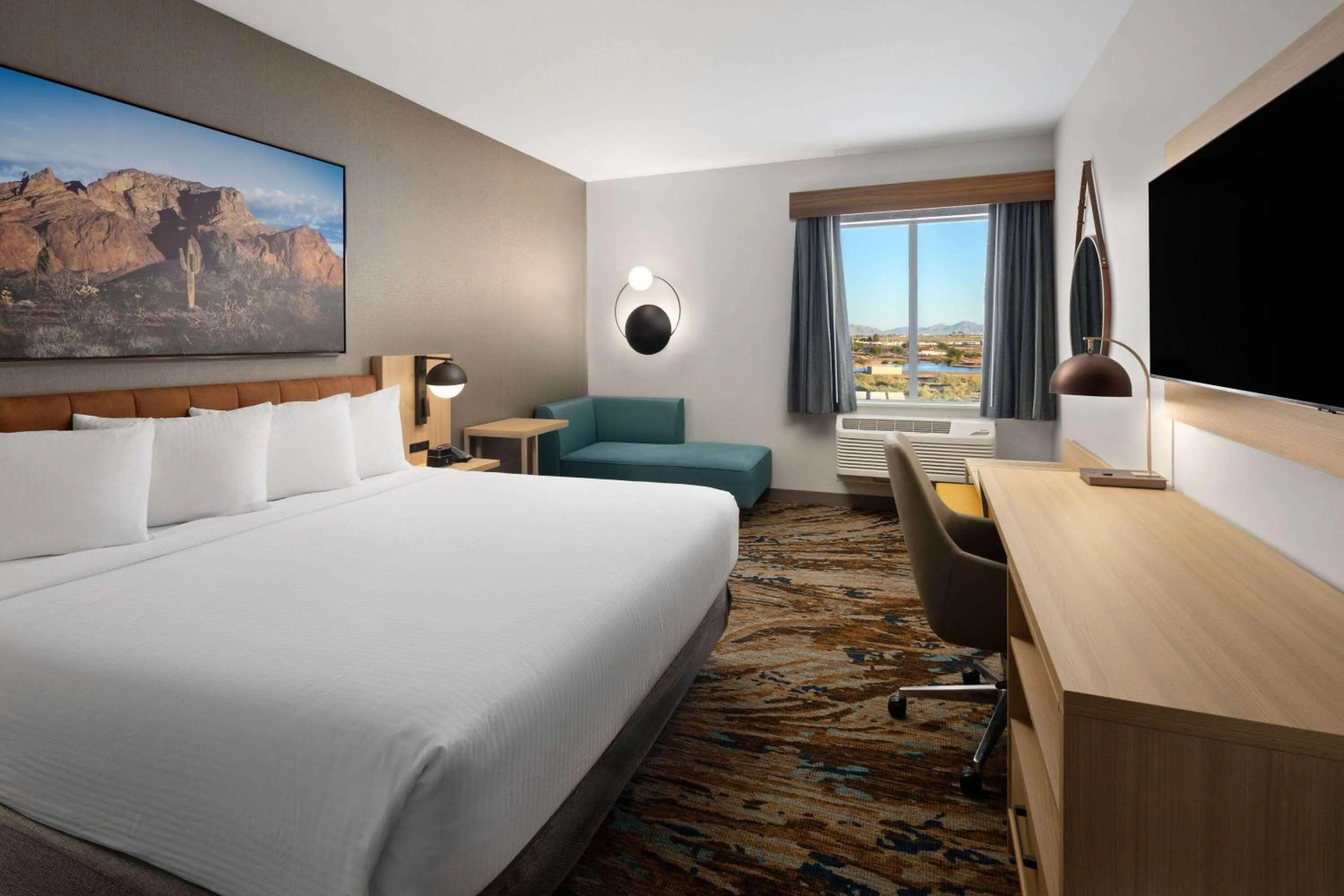 Photo of the whole room, Bed in La Quinta Inn & Suites by Wyndham Yuma