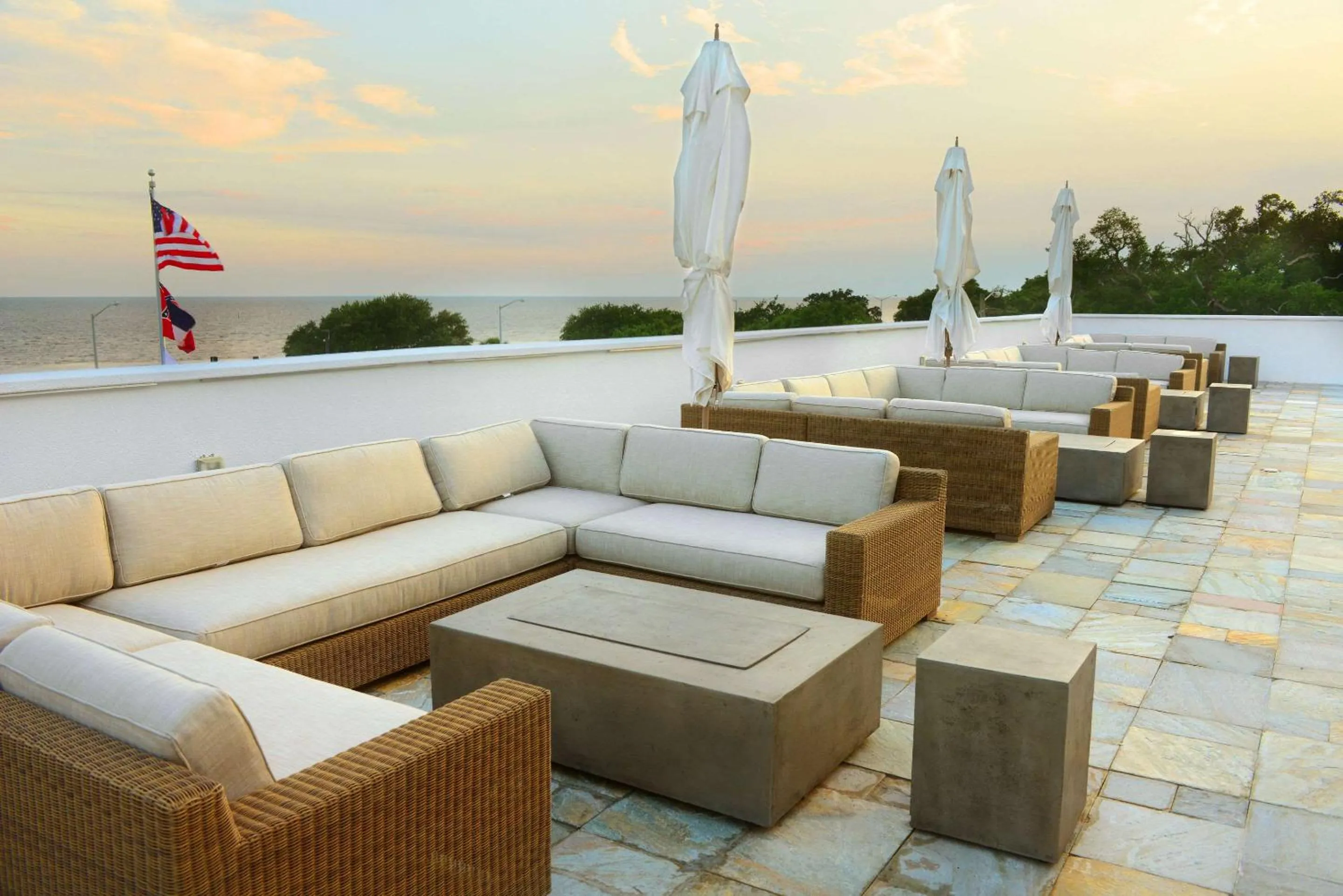 Patio in White House Hotel