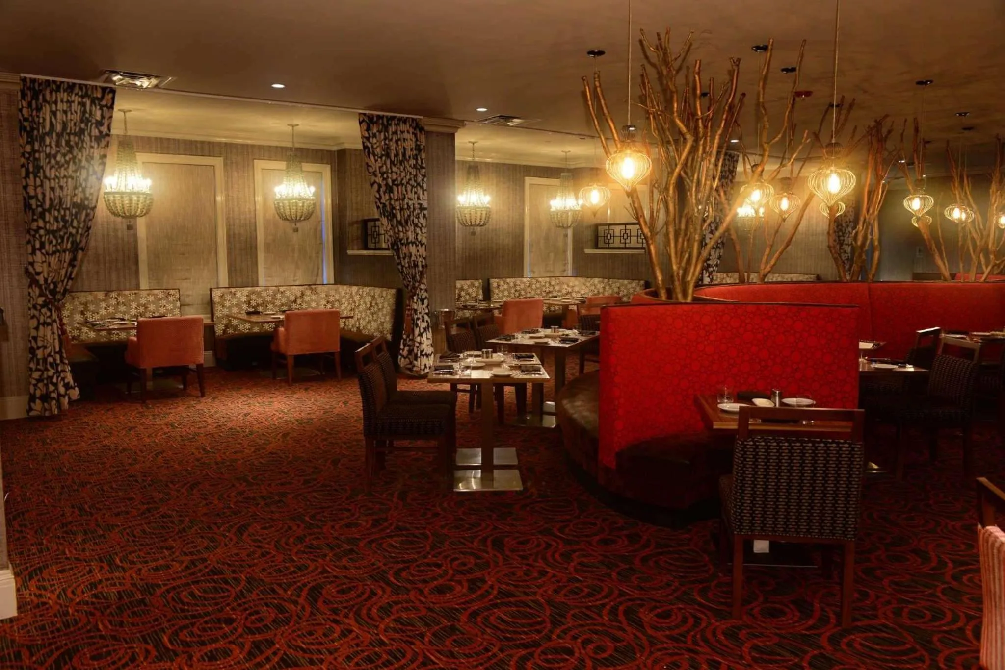 Restaurant/places to eat in White House Hotel