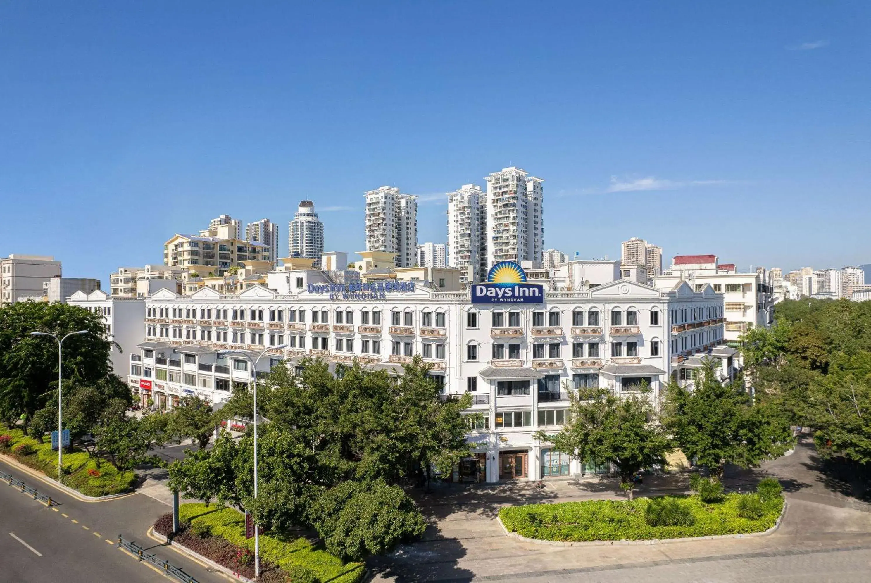 Property building in Days Inn by Wyndham Hainan Sanya Bay Property building in Days Inn by Wyndham Hainan Sanya Bay