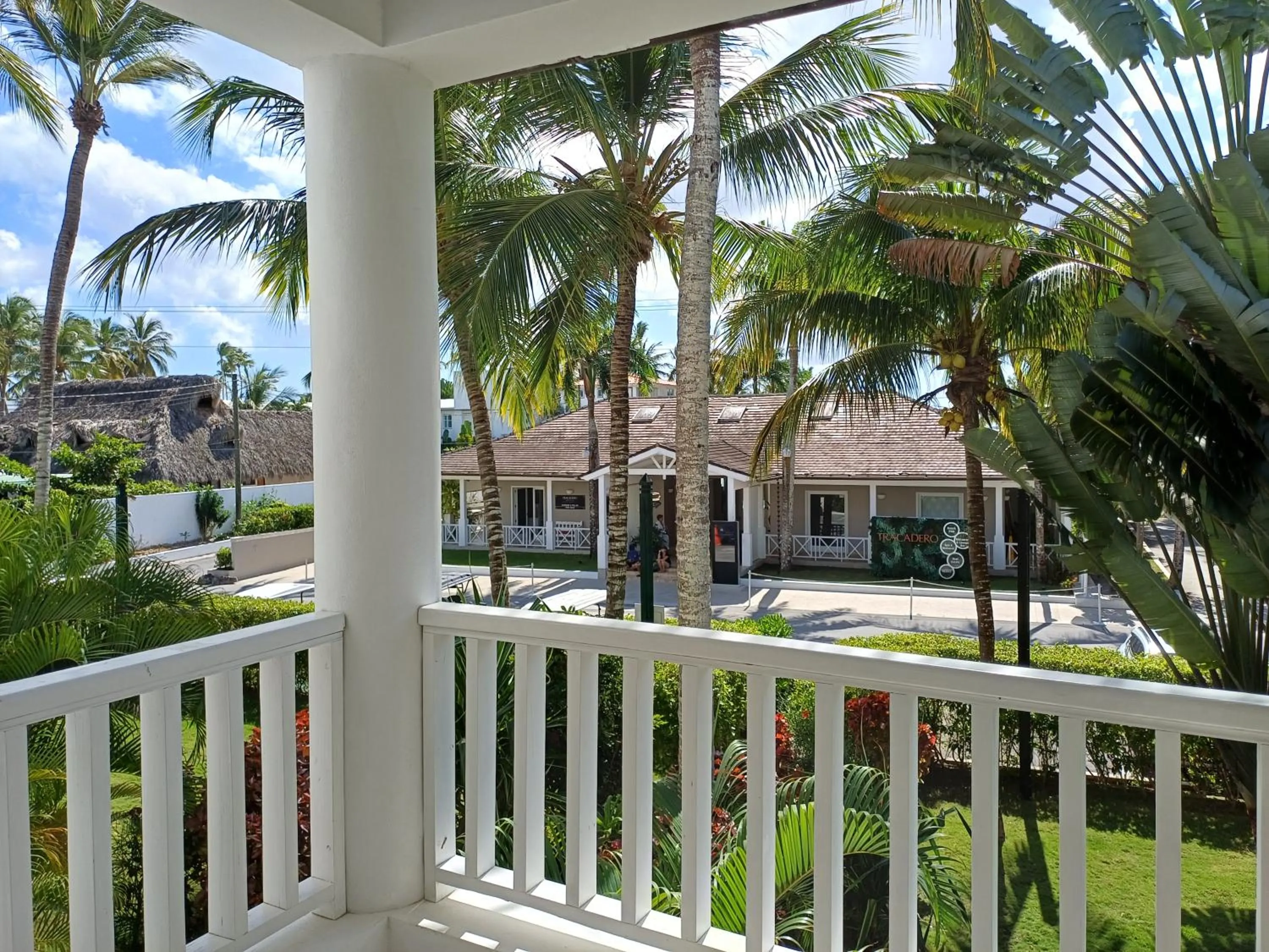 TRACADERO Beach Club & Holidays Rentals