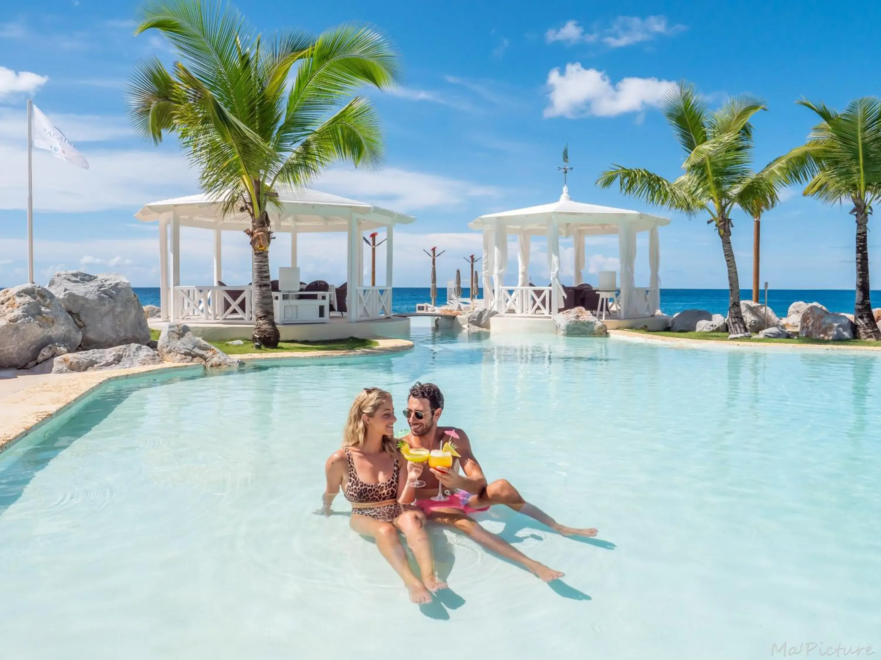 Guests in TRACADERO Beach Club & Holidays Rentals Guests in TRACADERO Beach Club & Holidays Rentals