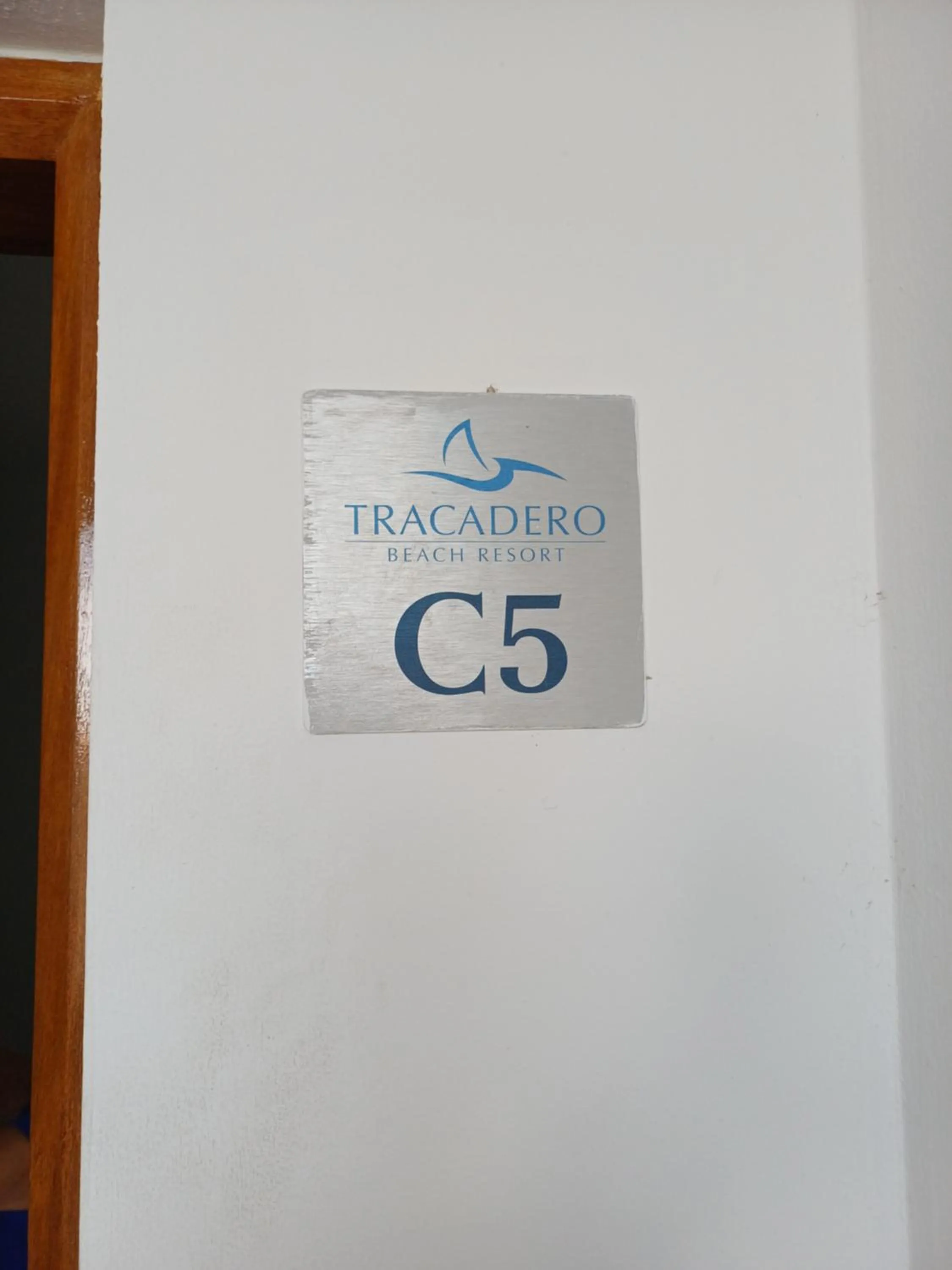 TRACADERO Beach Club & Holidays Rentals