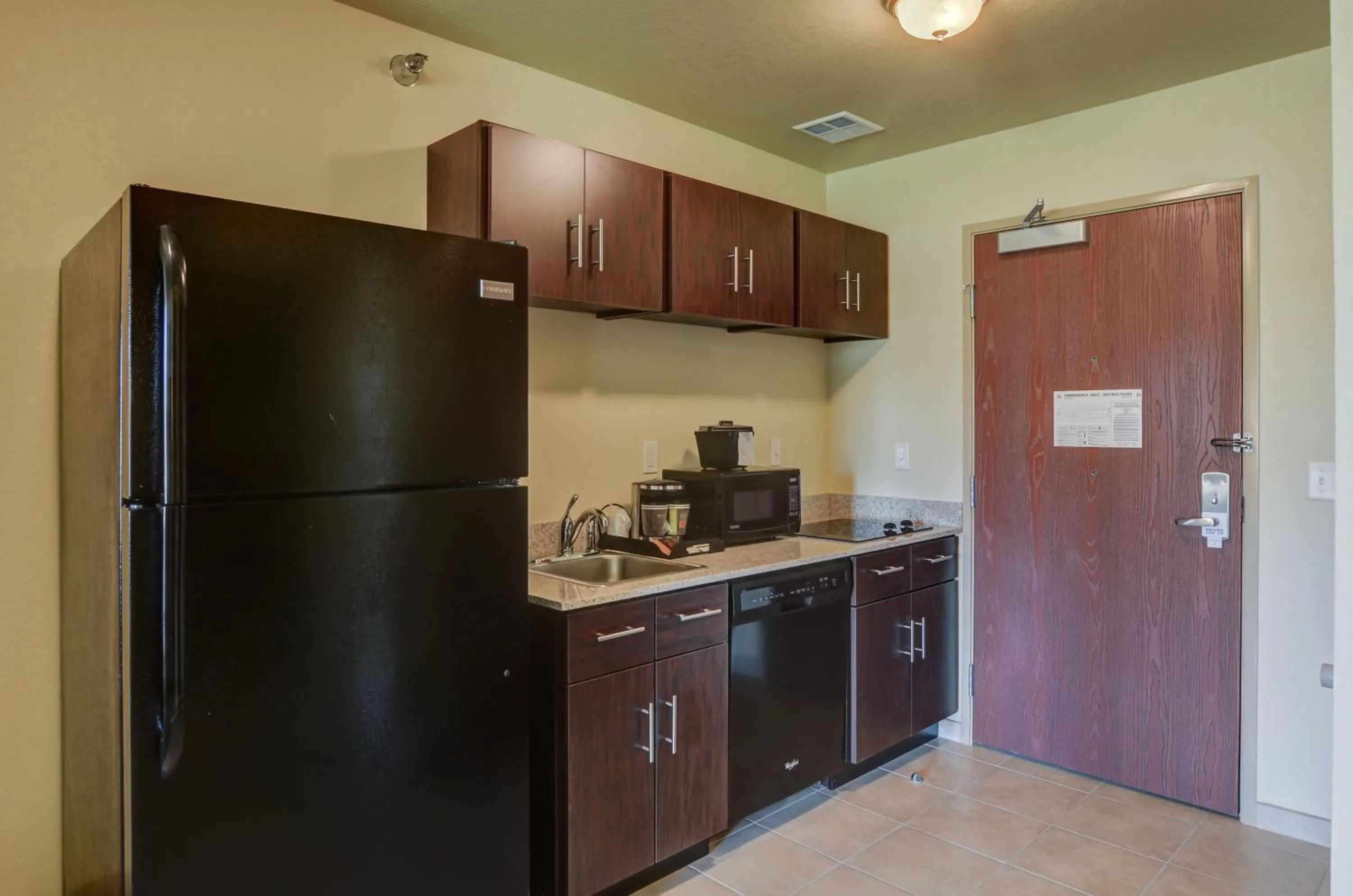 Kitchen or kitchenette in Cobblestone Inn & Suites-Kersey