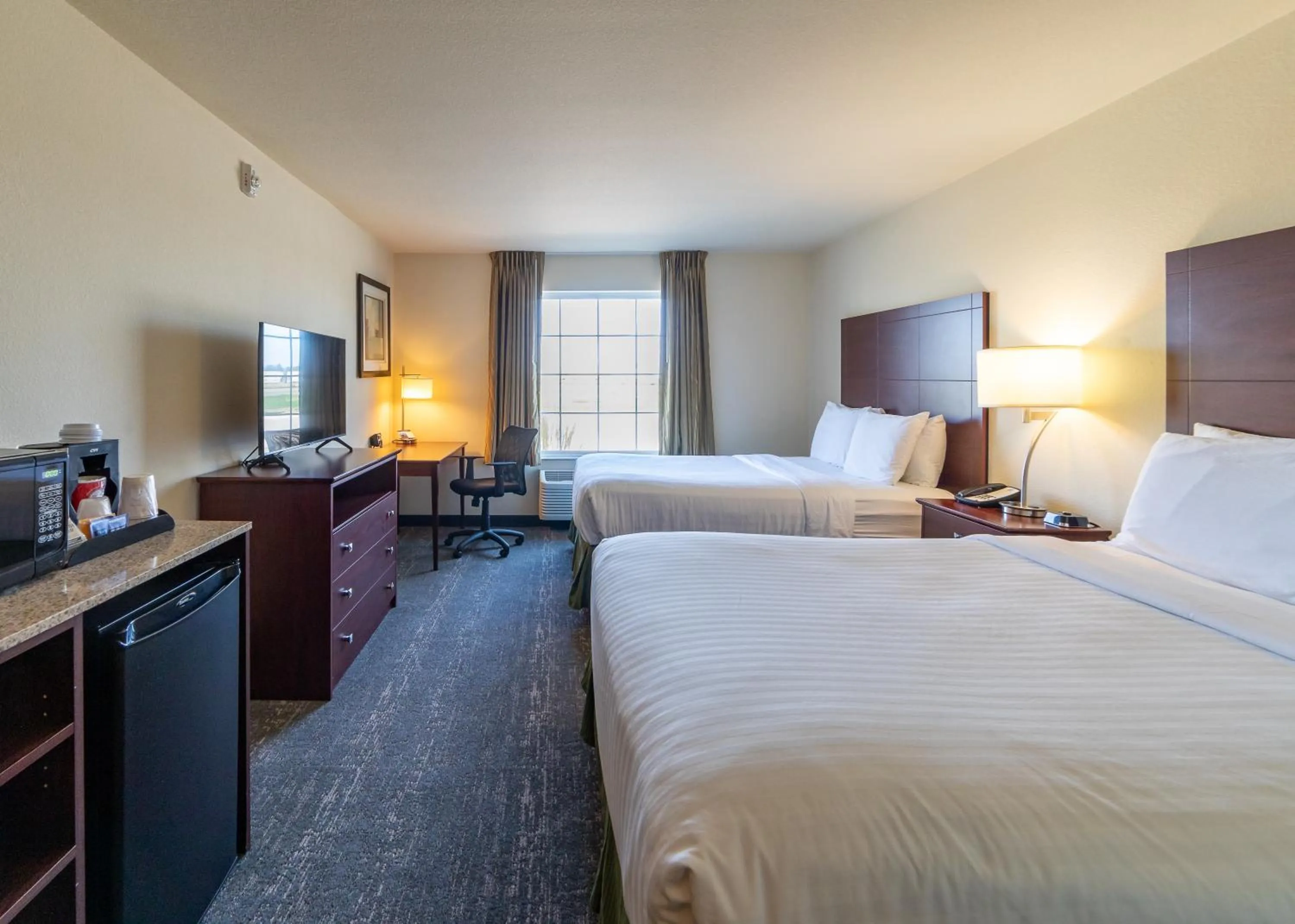 Bedroom, Bed in Cobblestone Inn and Suites - Eaton