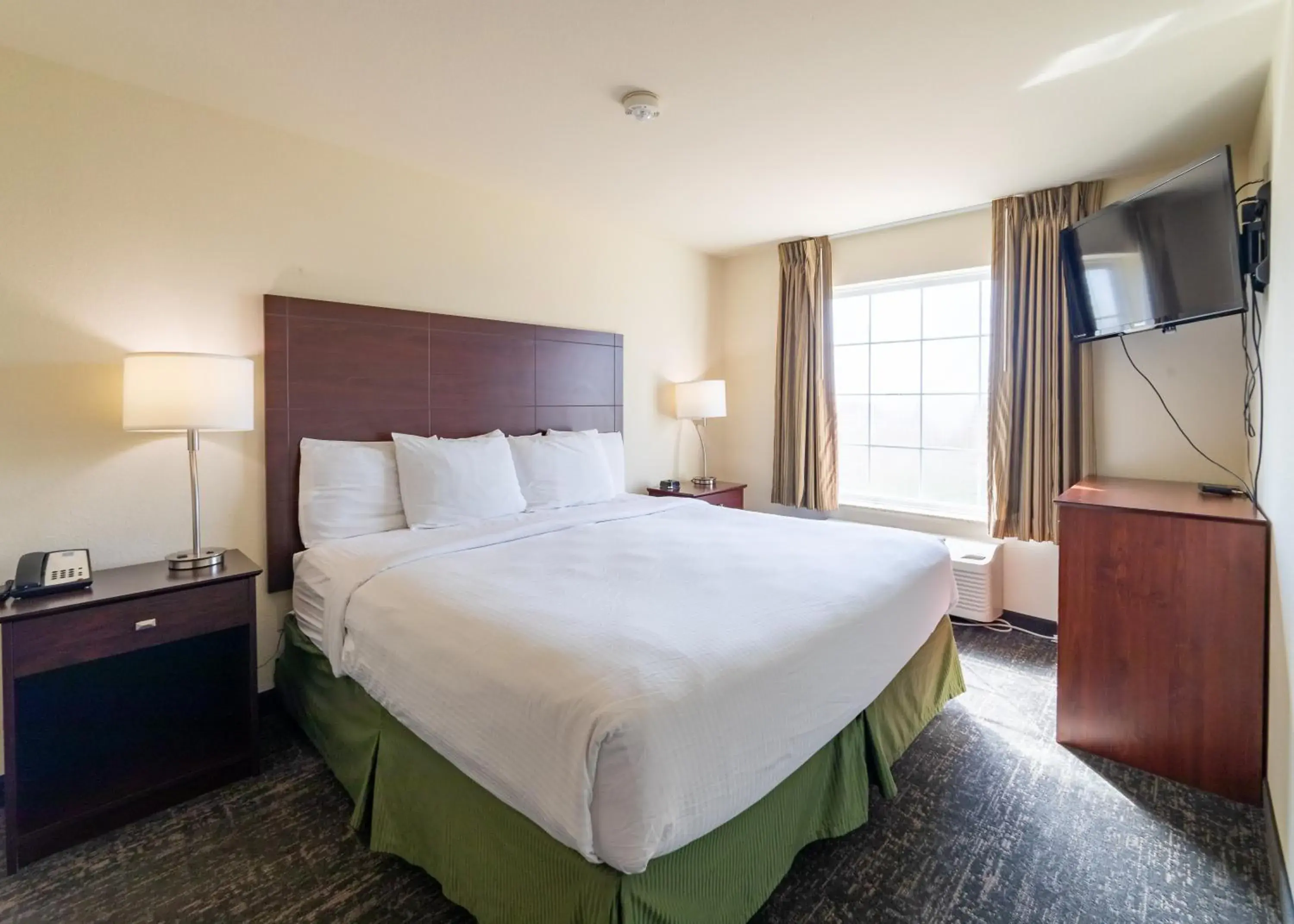 Bedroom, Bed in Cobblestone Inn and Suites - Eaton Bedroom, Bed in Cobblestone Inn and Suites - Eaton