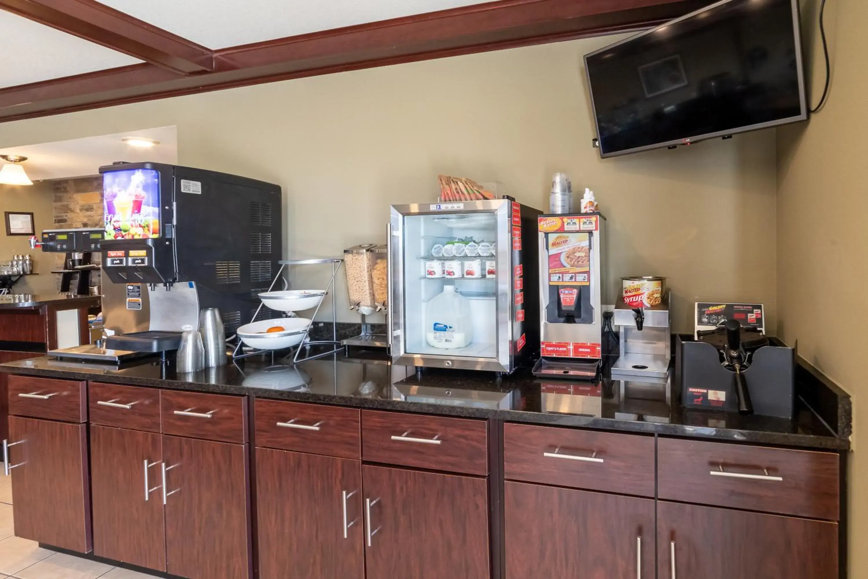 Breakfast in Cobblestone Inn and Suites - Eaton Breakfast in Cobblestone Inn and Suites - Eaton