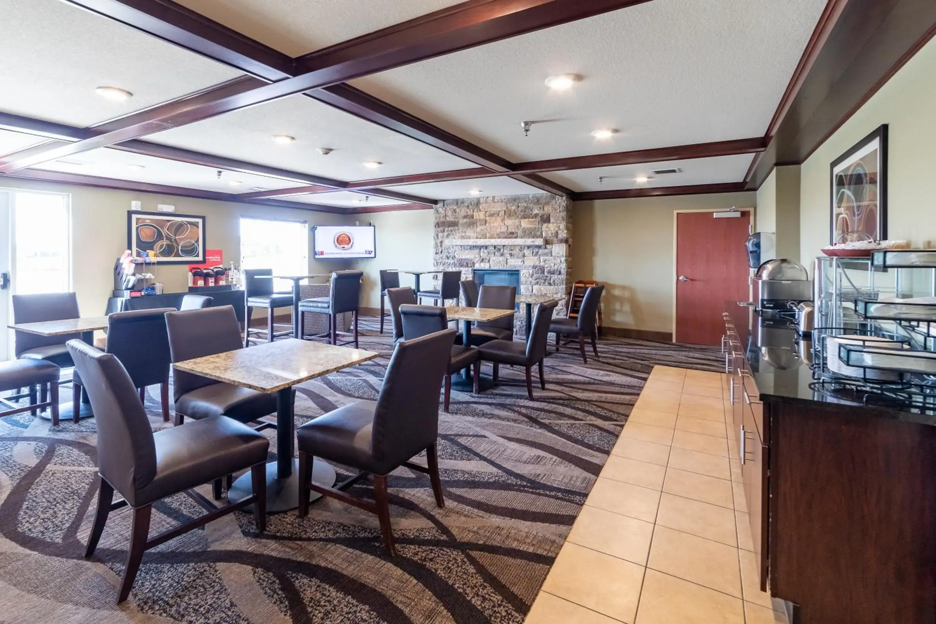 Breakfast in Cobblestone Inn and Suites - Eaton Breakfast in Cobblestone Inn and Suites - Eaton