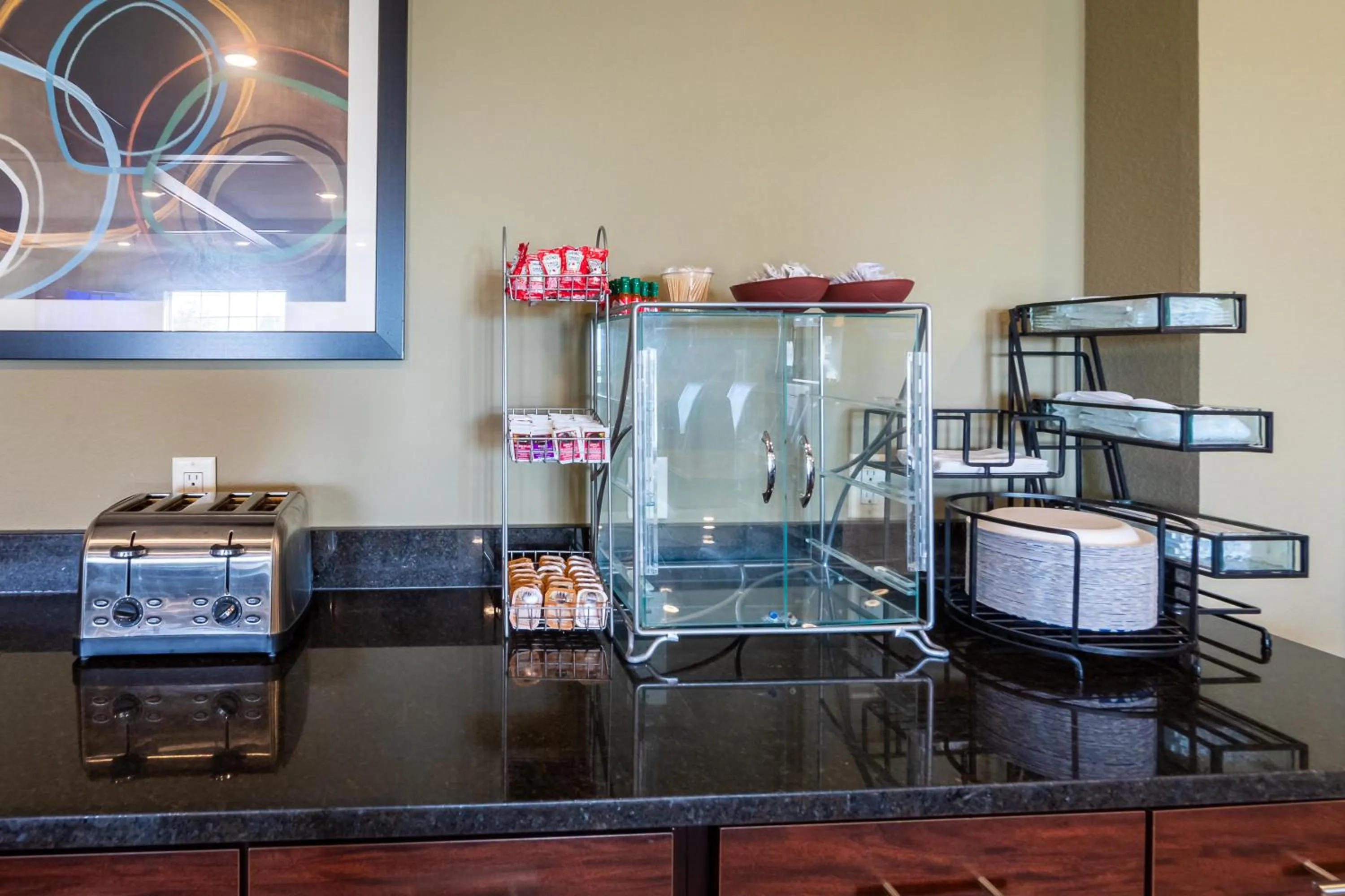 Breakfast in Cobblestone Inn and Suites - Eaton