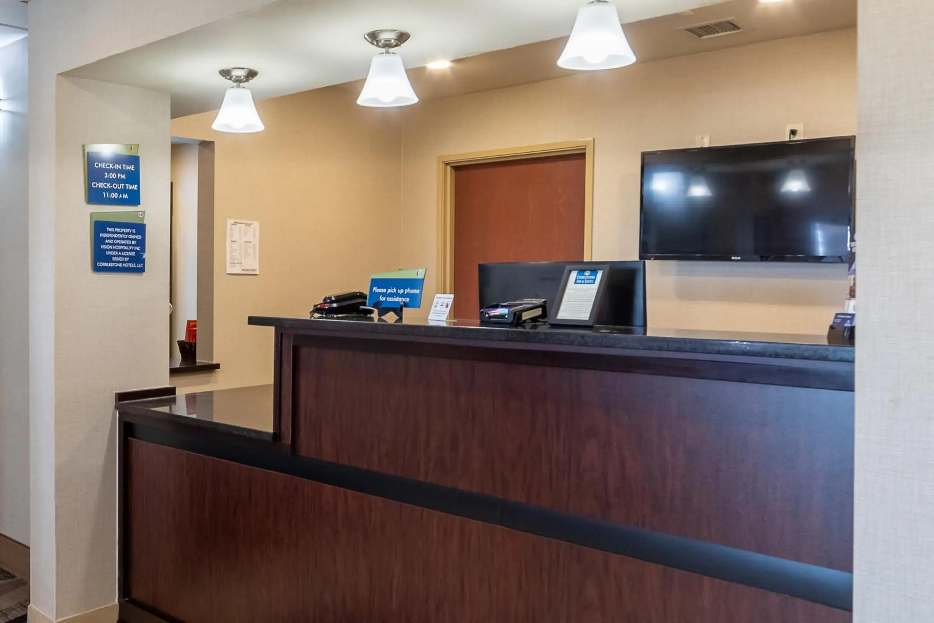 Lobby or reception in Cobblestone Inn and Suites - Eaton Lobby or reception in Cobblestone Inn and Suites - Eaton