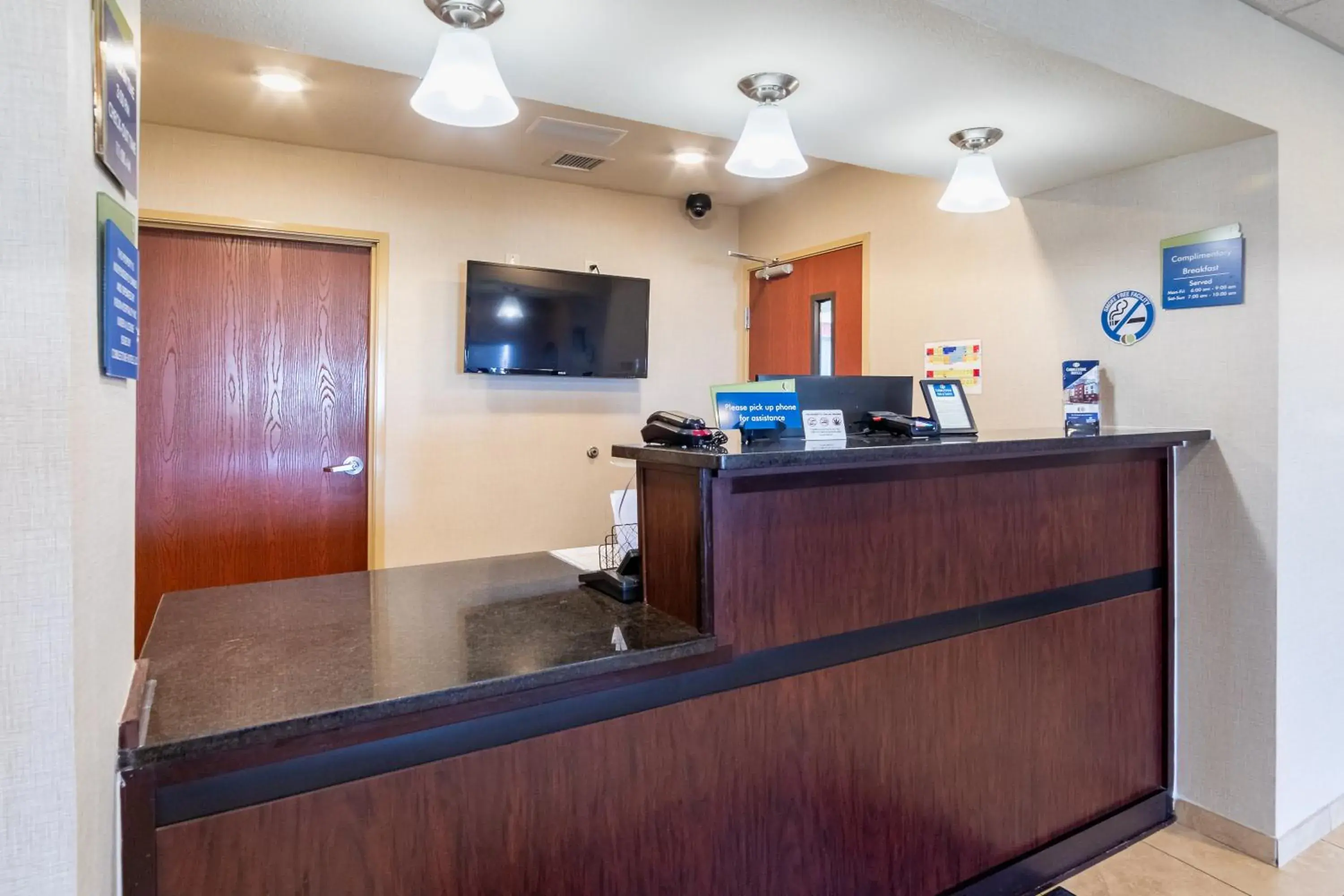 Lobby or reception in Cobblestone Inn and Suites - Eaton Lobby or reception in Cobblestone Inn and Suites - Eaton