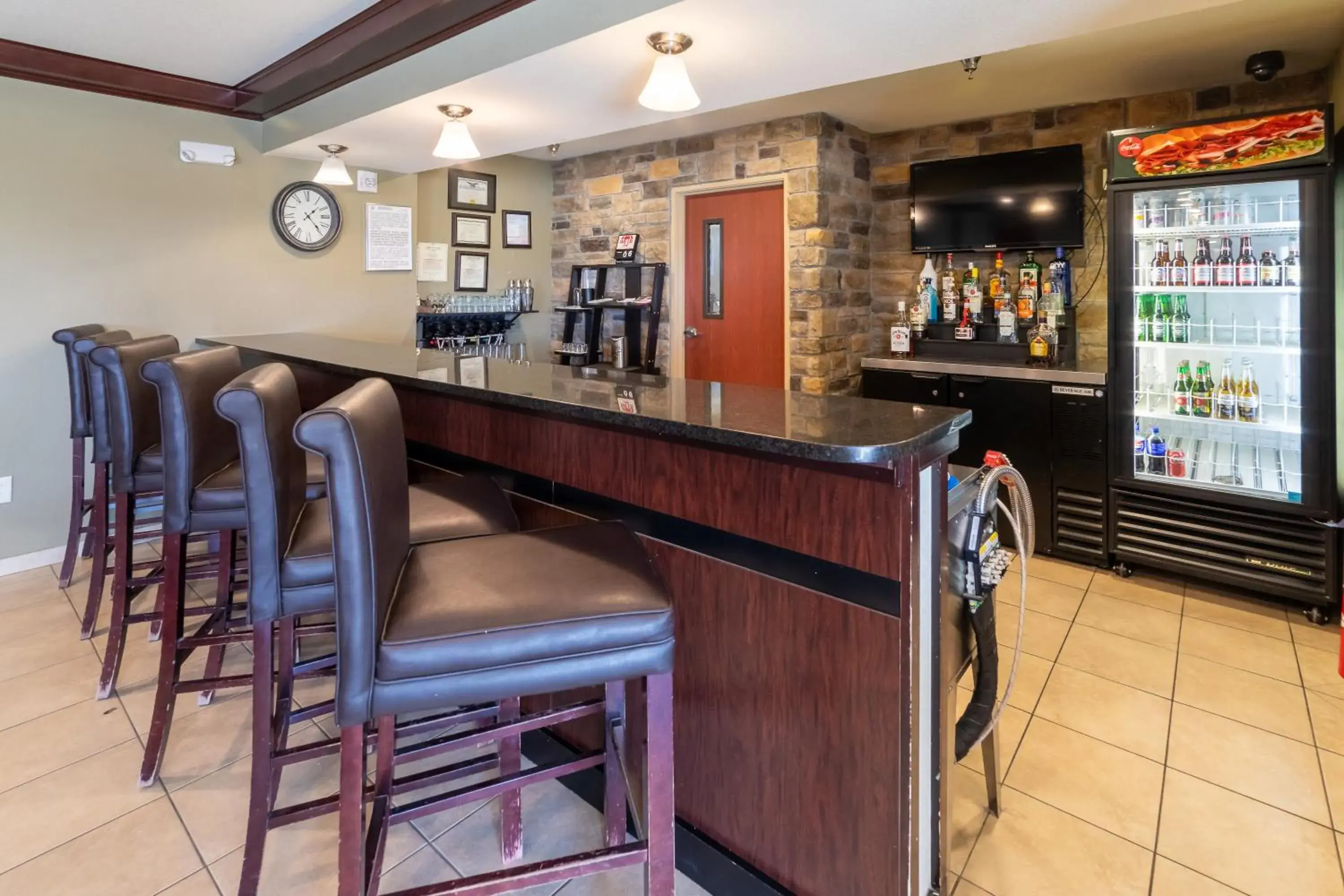 Lounge or bar in Cobblestone Inn and Suites - Eaton Lounge or bar in Cobblestone Inn and Suites - Eaton