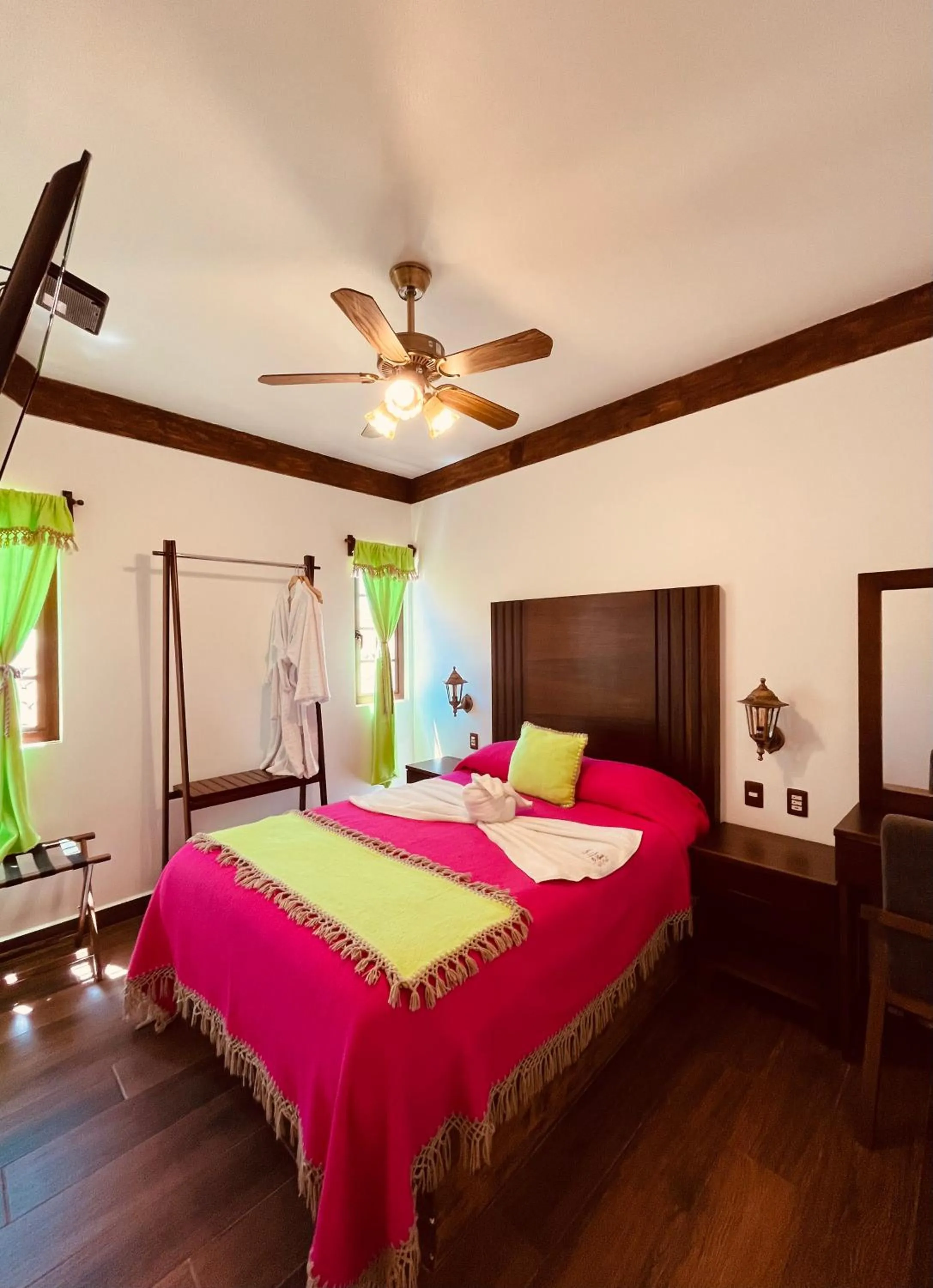 Photo of the whole room, Bed in Hotel El Aguila, Villa del Carbón