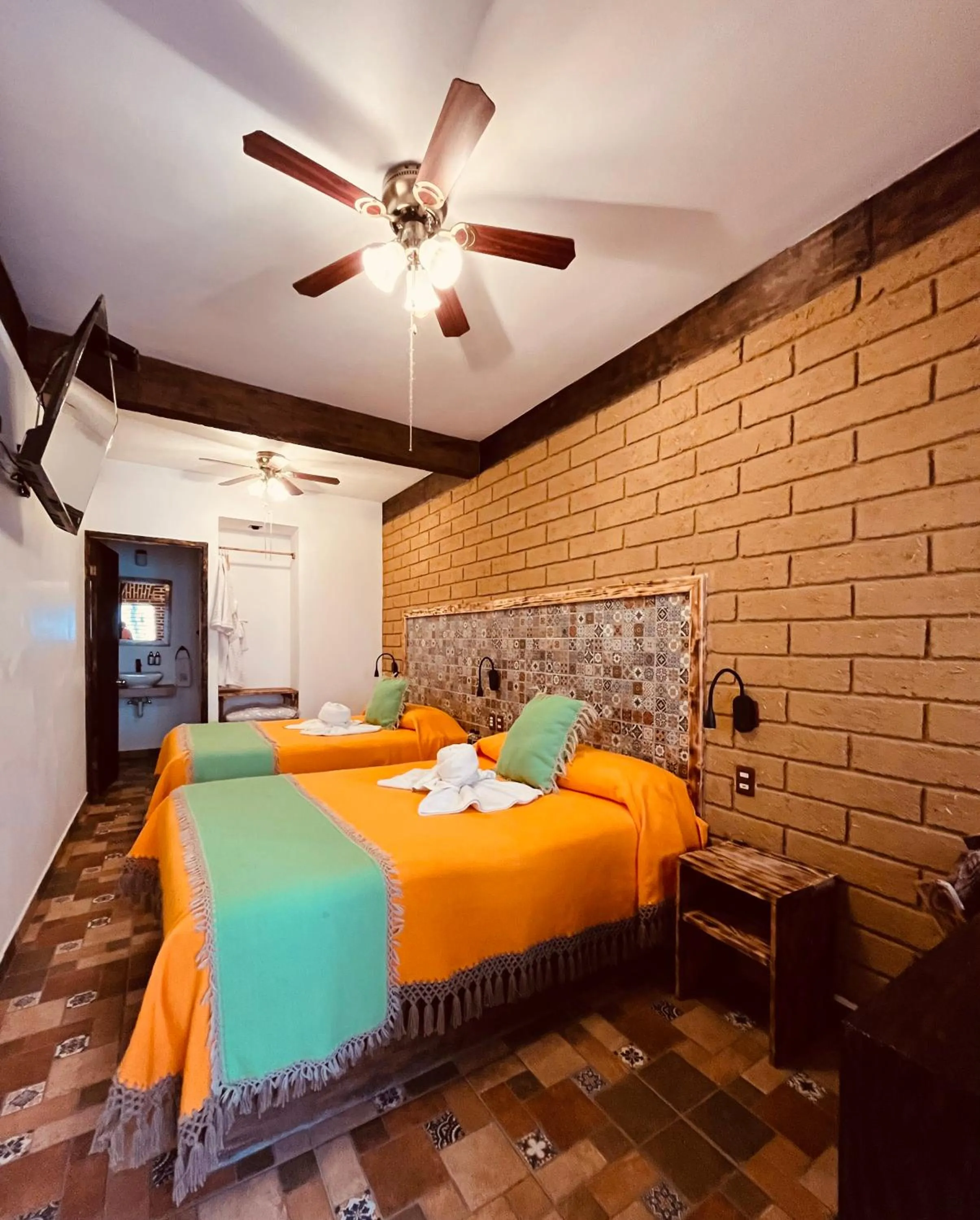 Photo of the whole room, Bed in Hotel El Aguila, Villa del Carbón