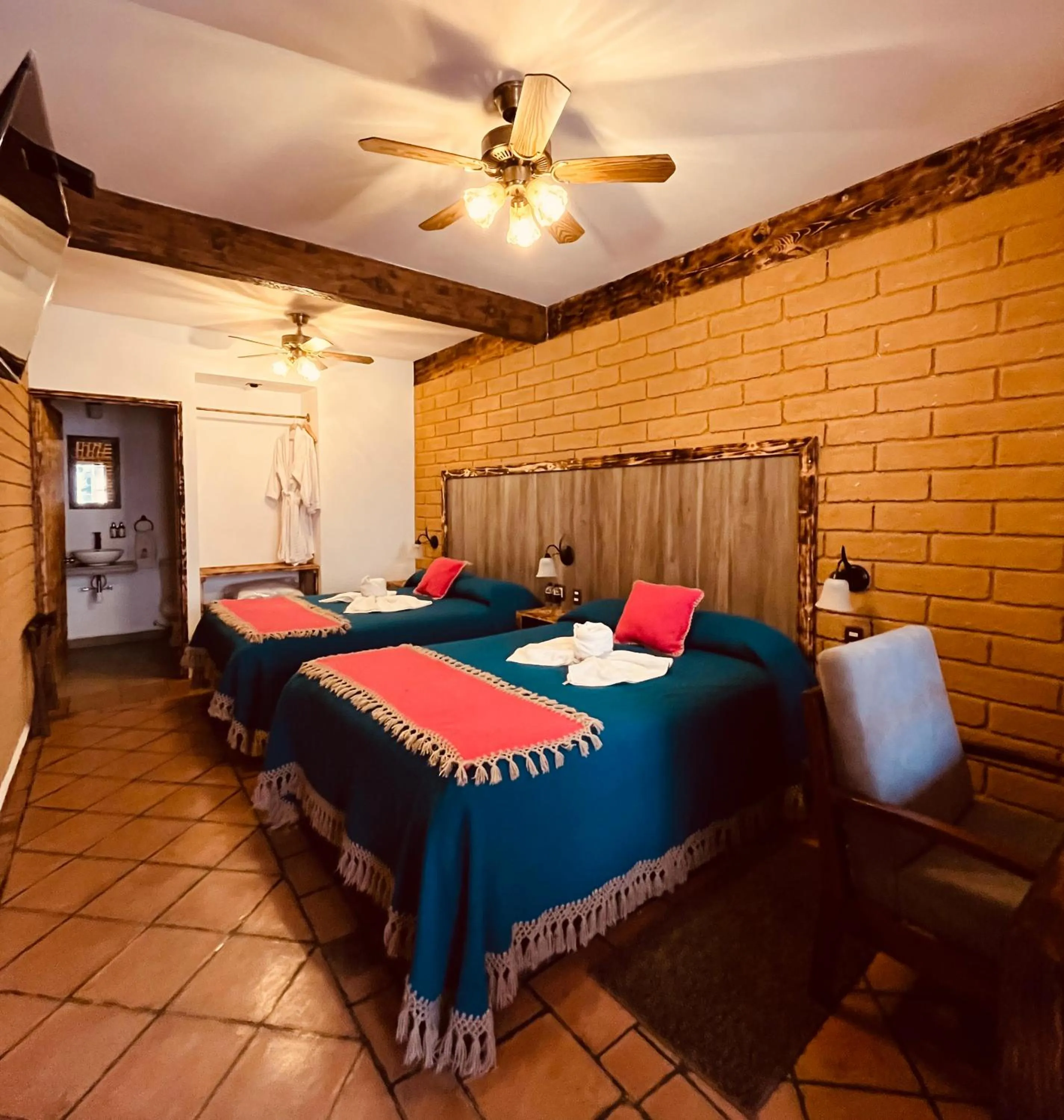 Photo of the whole room, Bed in Hotel El Aguila, Villa del Carbón