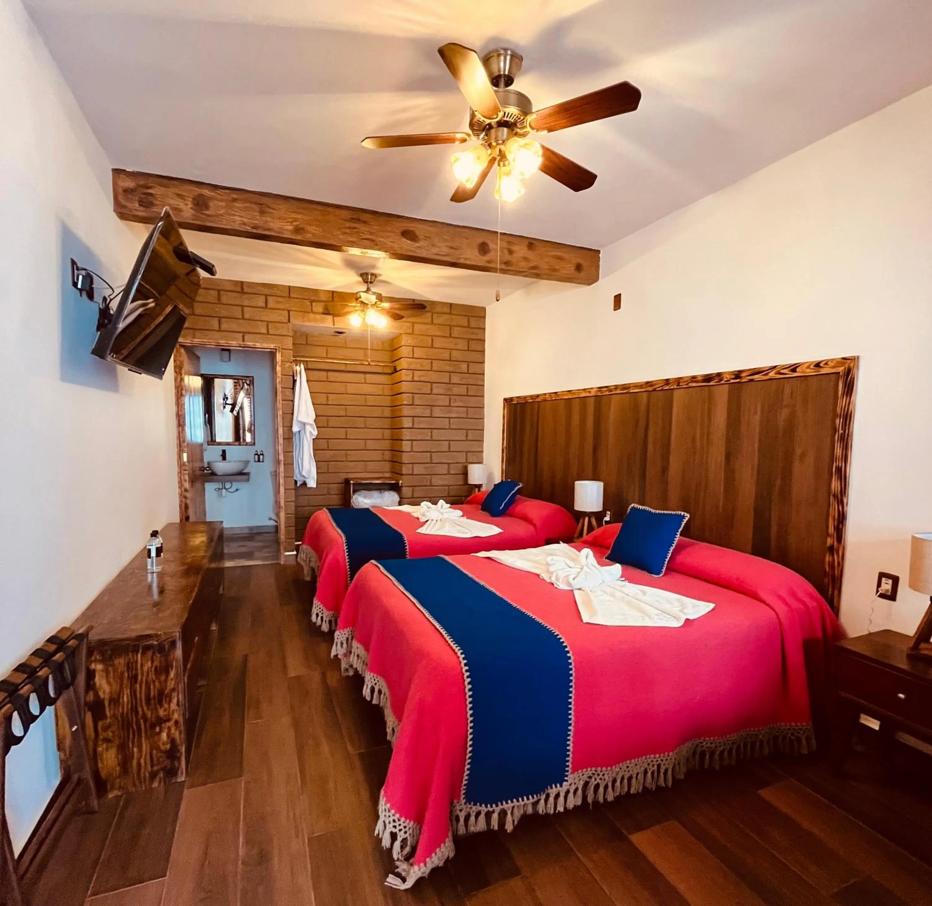 Photo of the whole room, Bed in Hotel El Aguila, Villa del Carbón