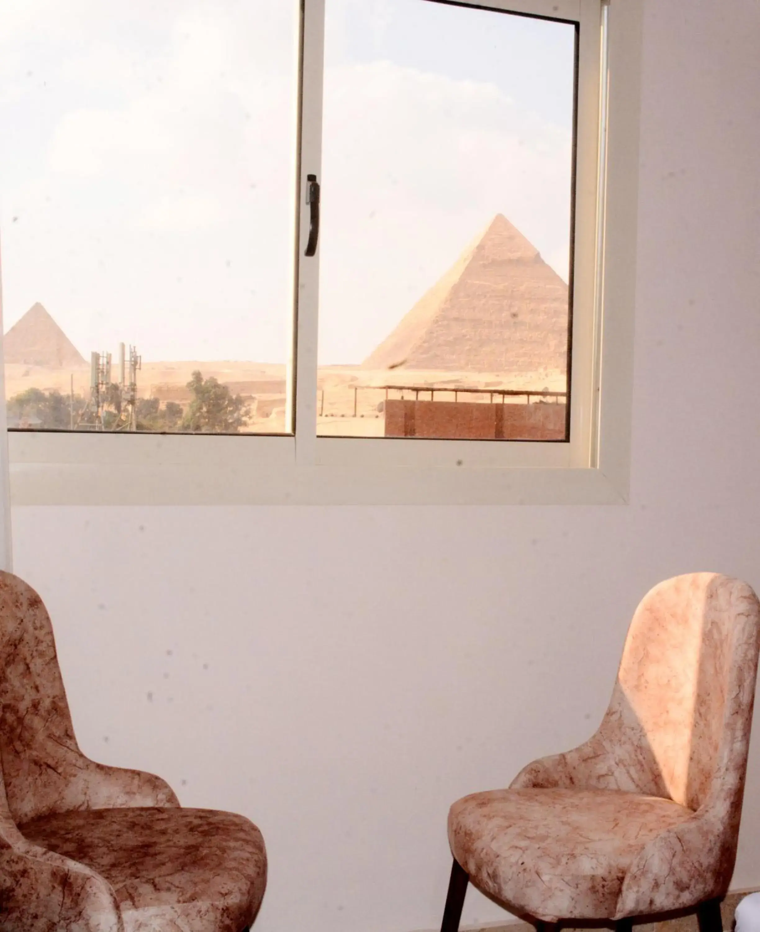 Deluxe Twin Room with Pyramids View in Nun Pyramids INN Deluxe Twin Room with Pyramids View in Nun Pyramids INN