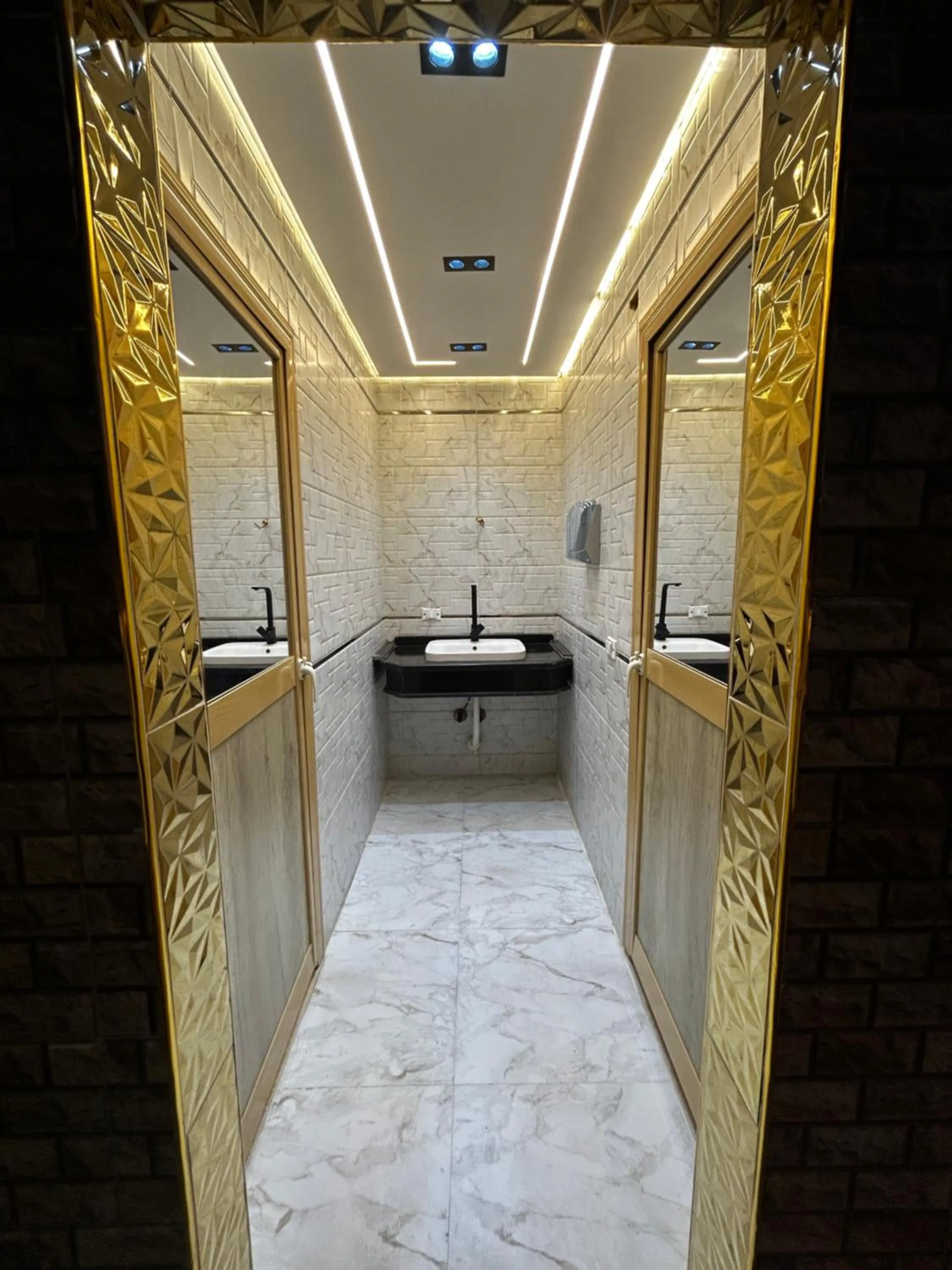 Bathroom in Nun Pyramids INN