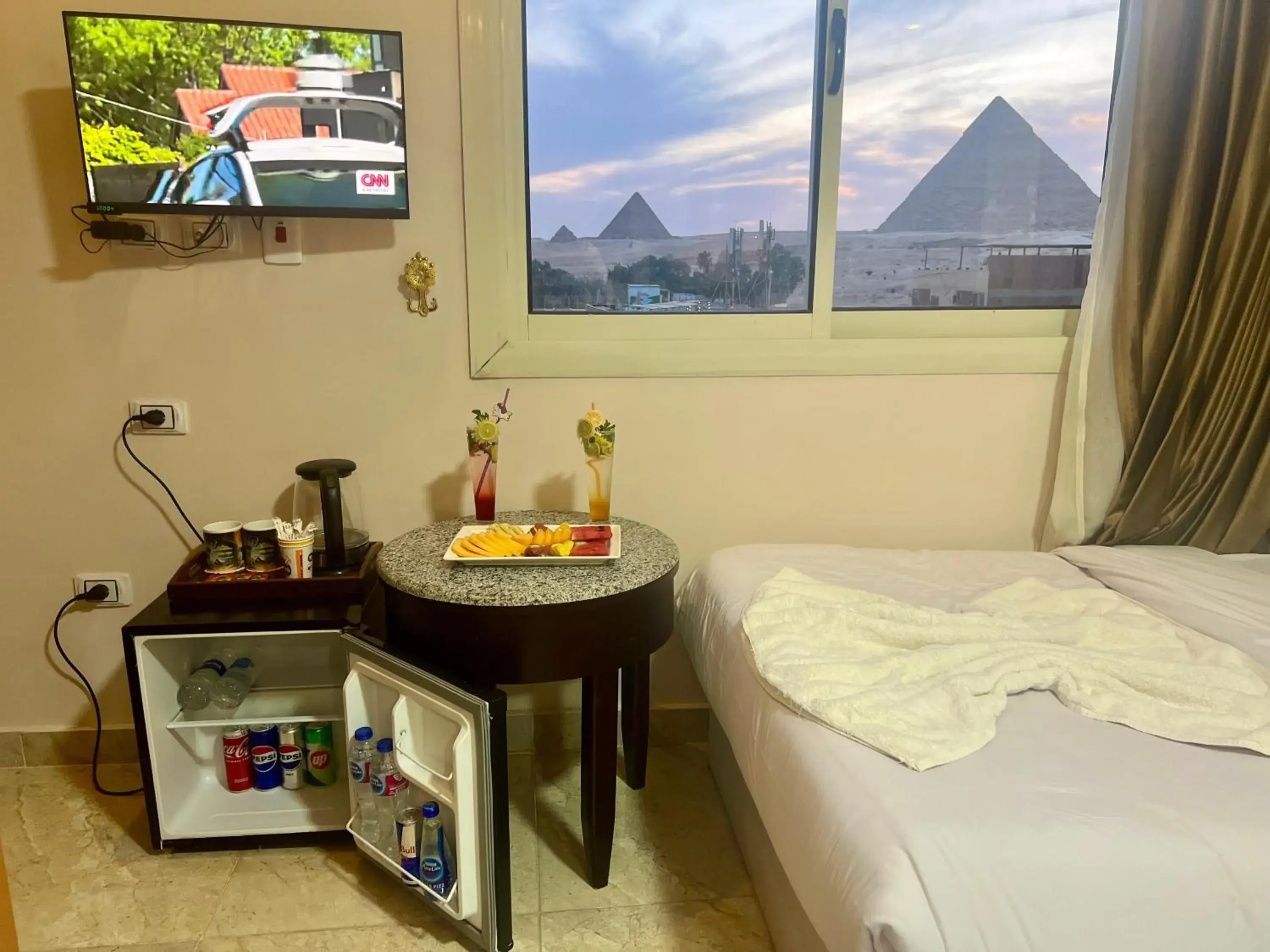 Deluxe Twin Room with Pyramids View in Nun Pyramids INN Deluxe Twin Room with Pyramids View in Nun Pyramids INN