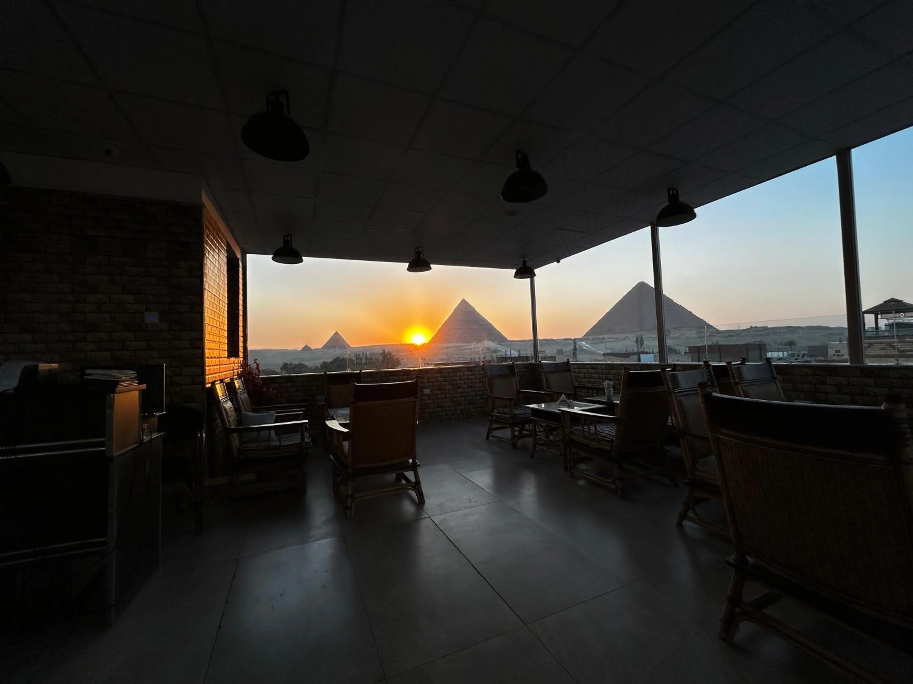 Restaurant/places to eat in Nun Pyramids INN