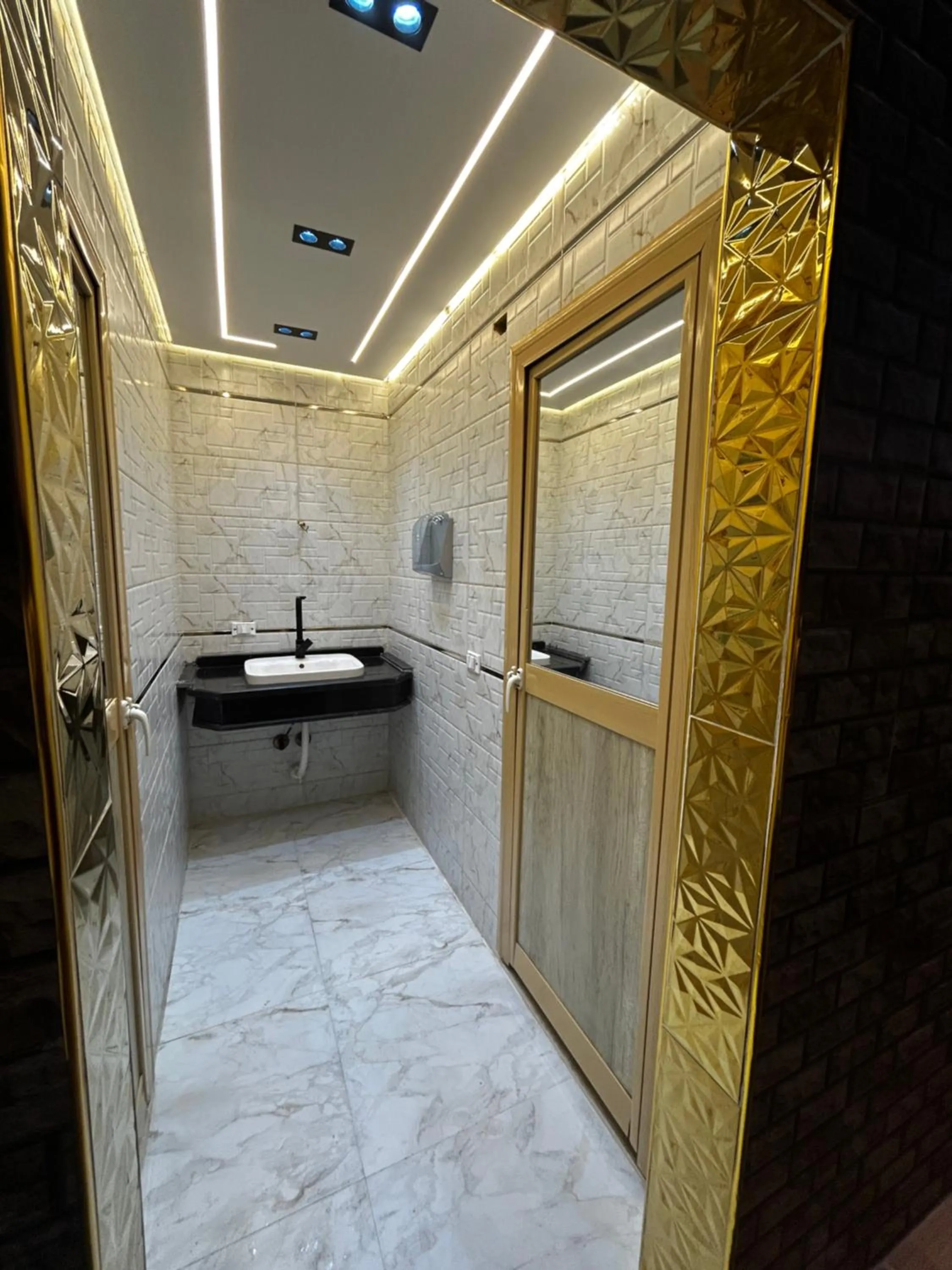 Bathroom in Nun Pyramids INN