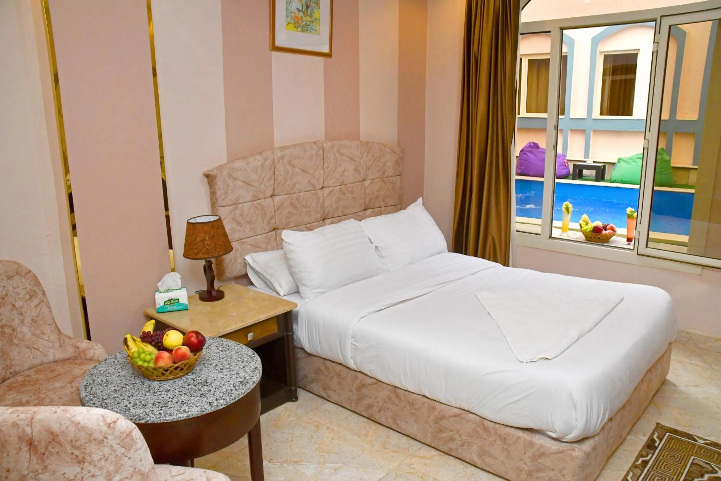 Bedroom, Bed in Nun Pyramids INN