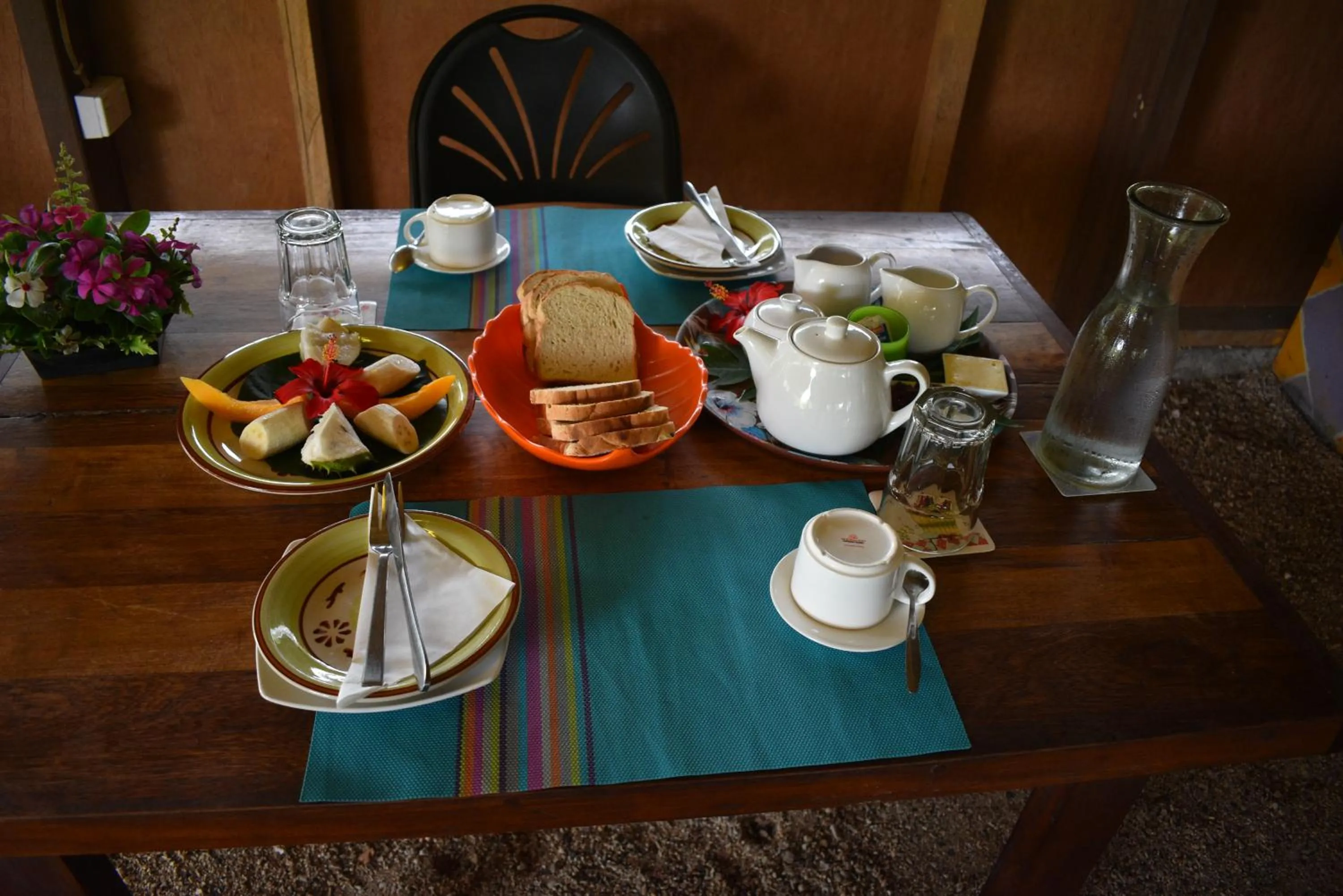 Breakfast in Alofa Beach Bungalows