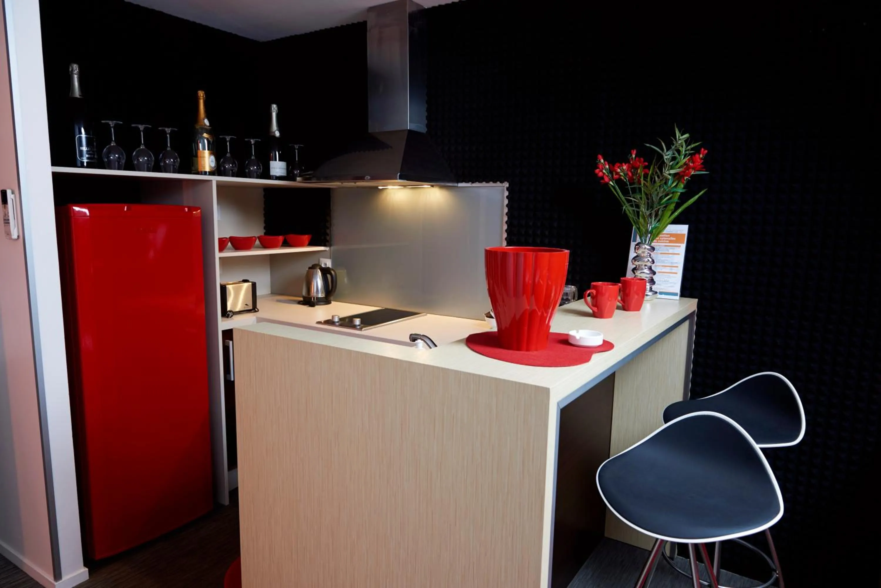 Kitchen or kitchenette in Hôtel du Centre