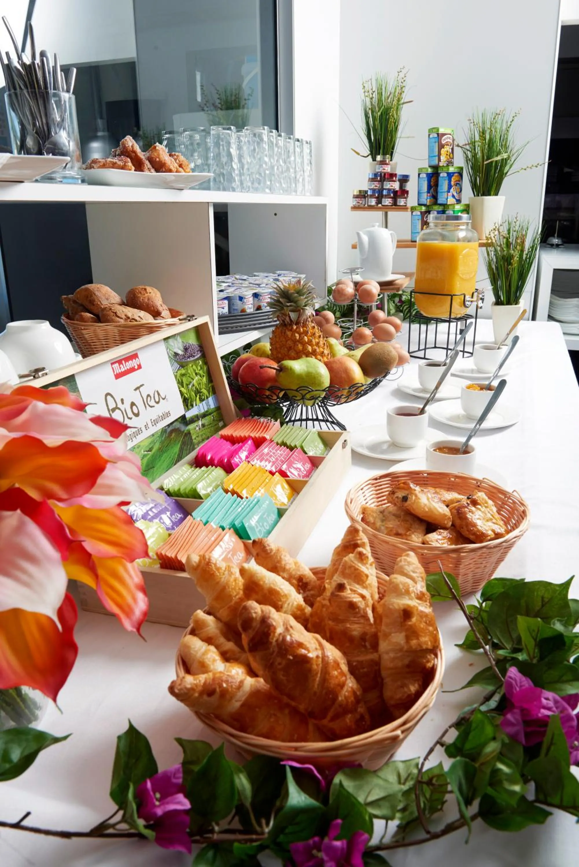 Continental breakfast in Hôtel du Centre