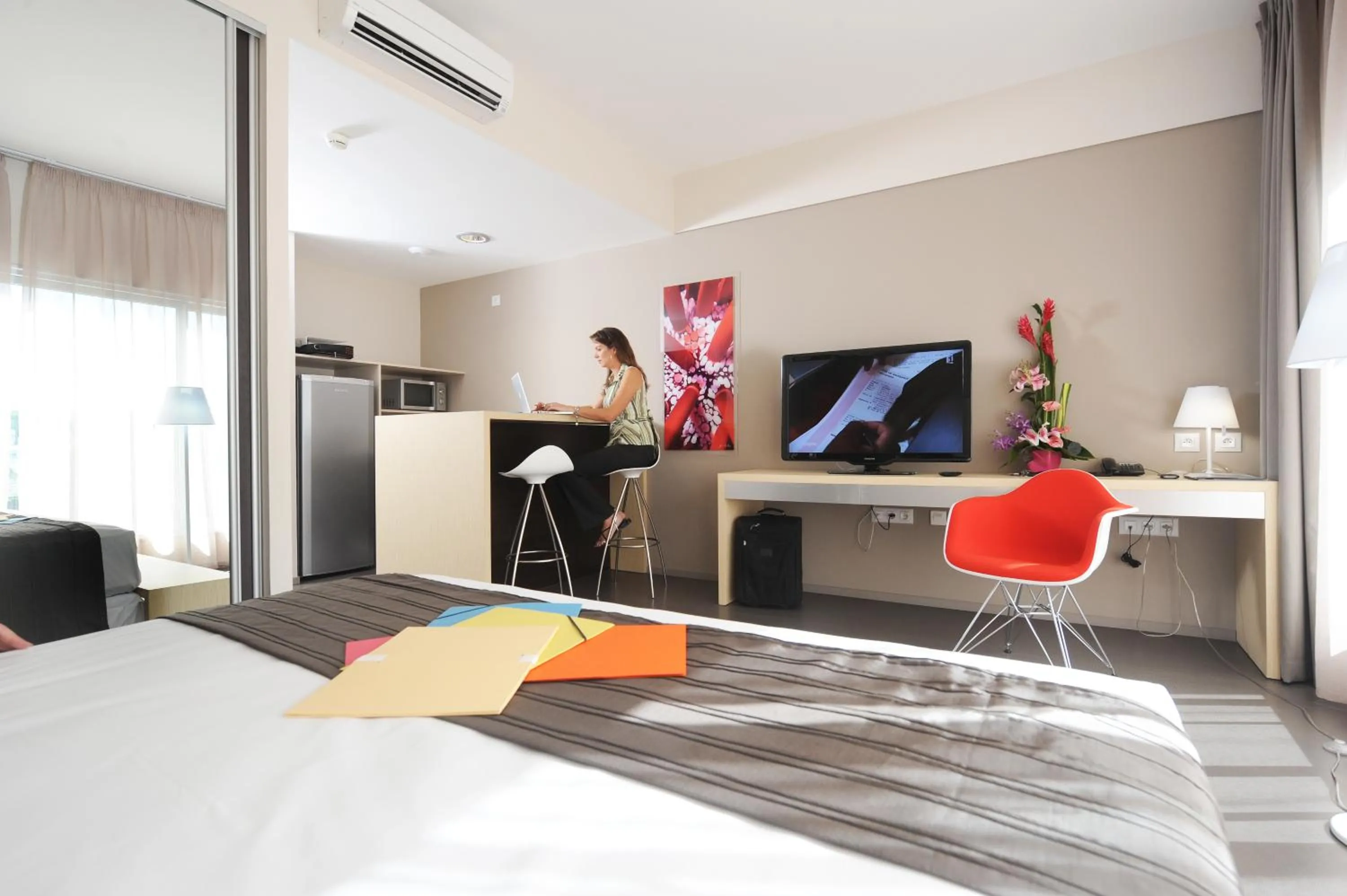 Photo of the whole room, Bed in Hôtel du Centre