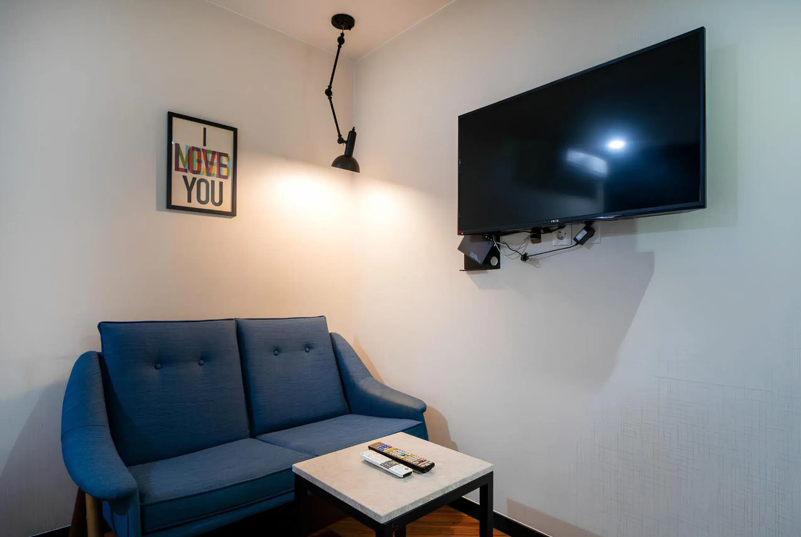 TV and multimedia in 2 Heaven Hotel Seomyeon TV and multimedia in 2 Heaven Hotel Seomyeon