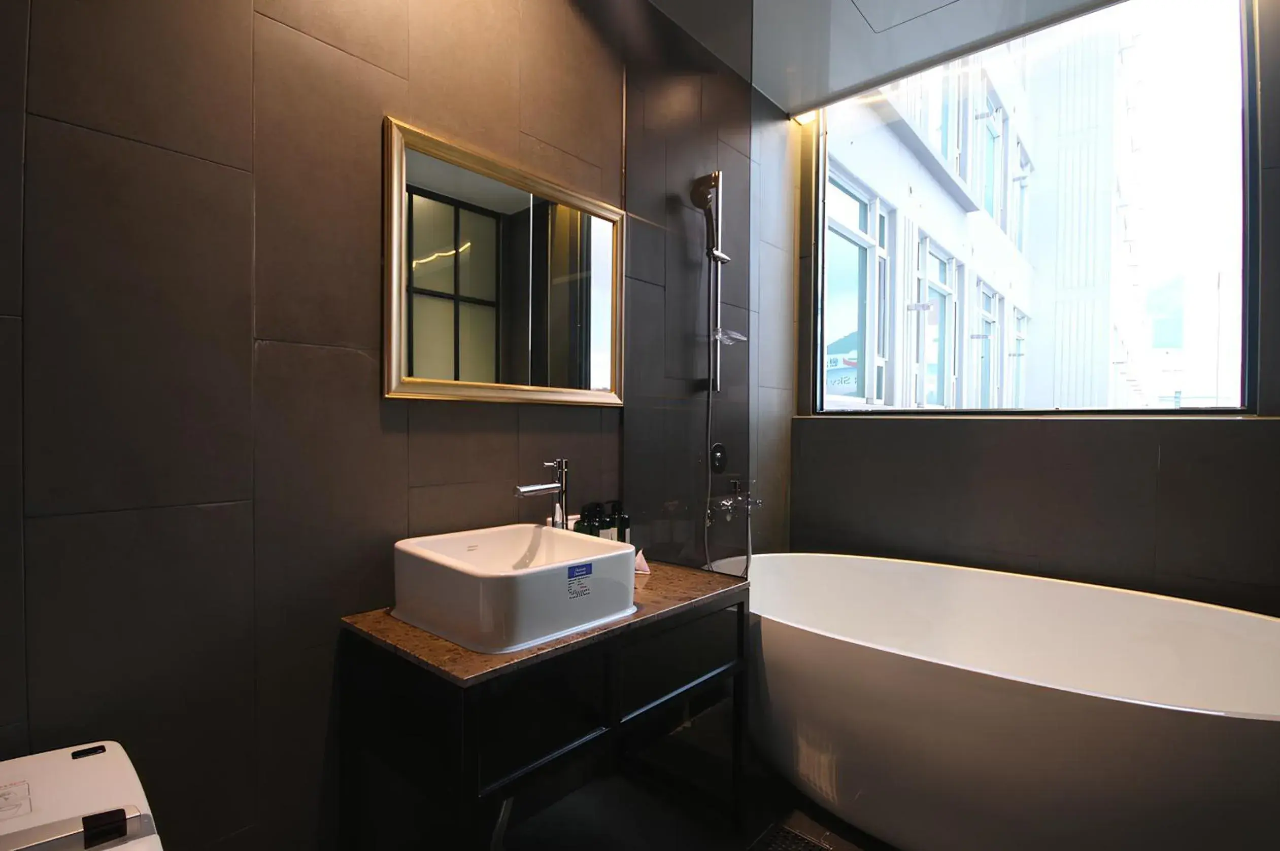 Bathroom in 2 Heaven Hotel Seomyeon Bathroom in 2 Heaven Hotel Seomyeon