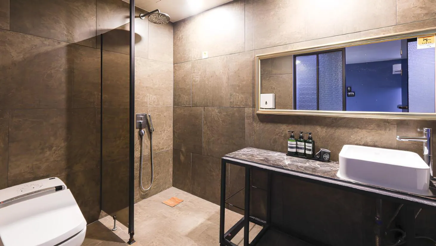 Toilet in 2 Heaven Hotel Seomyeon