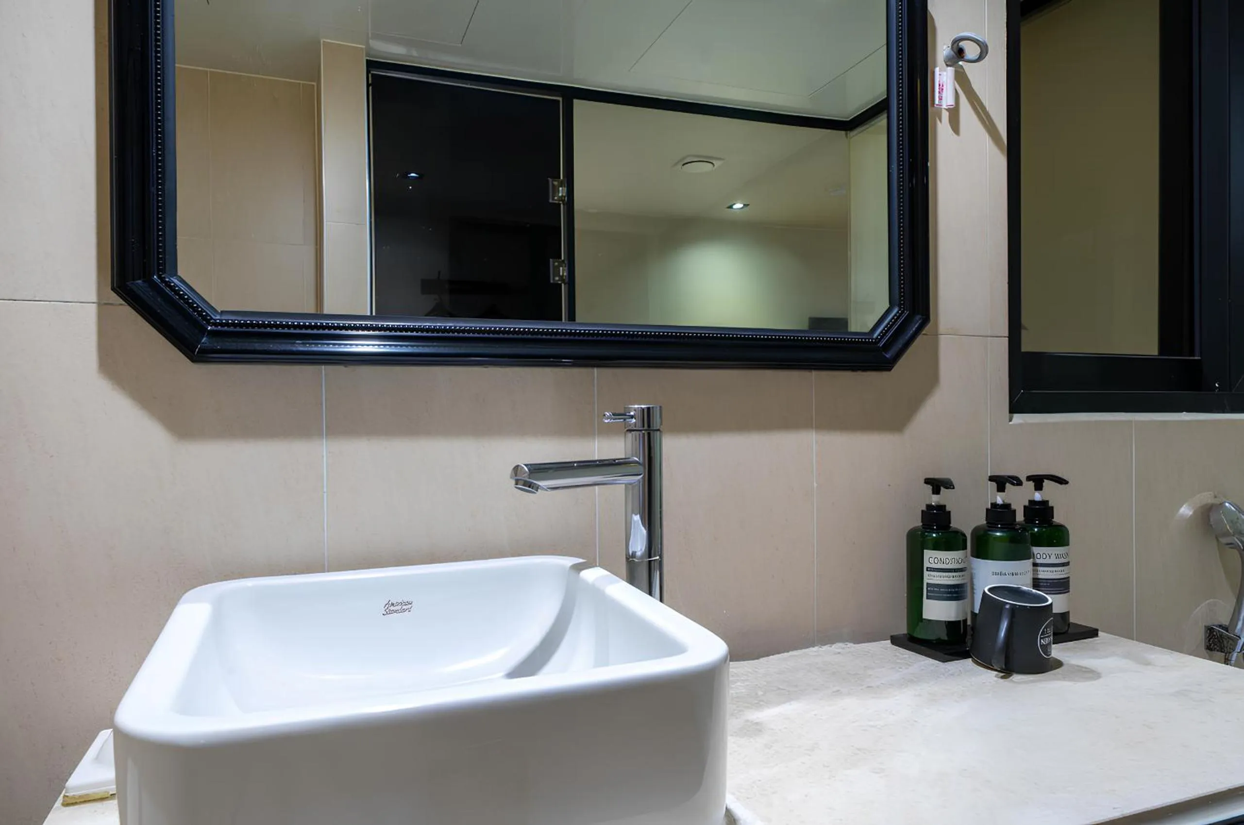 Bathroom in 2 Heaven Hotel Seomyeon