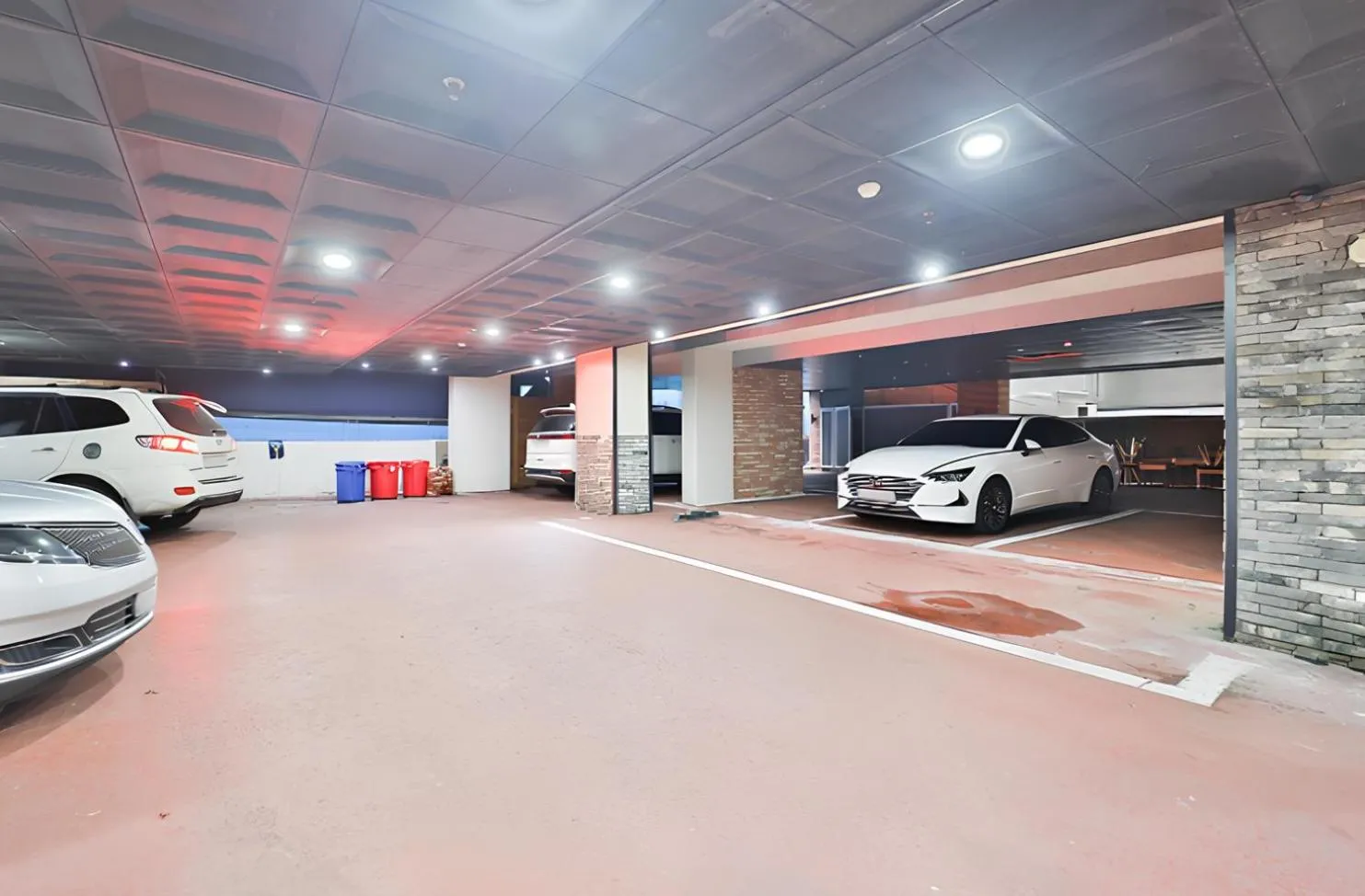 Parking in 2 Heaven Hotel Seomyeon