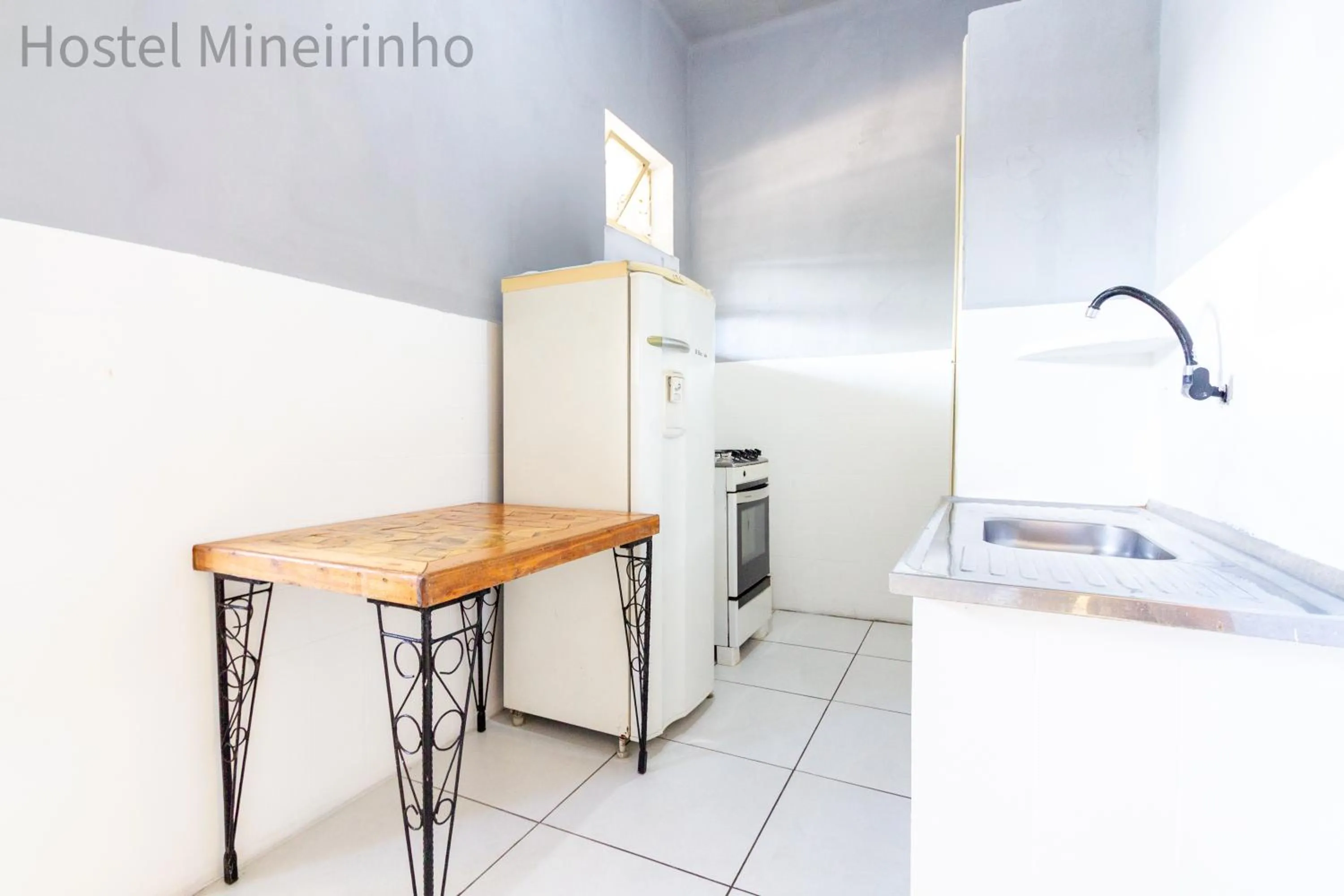 Kitchen or kitchenette in Hostel Mineirinho