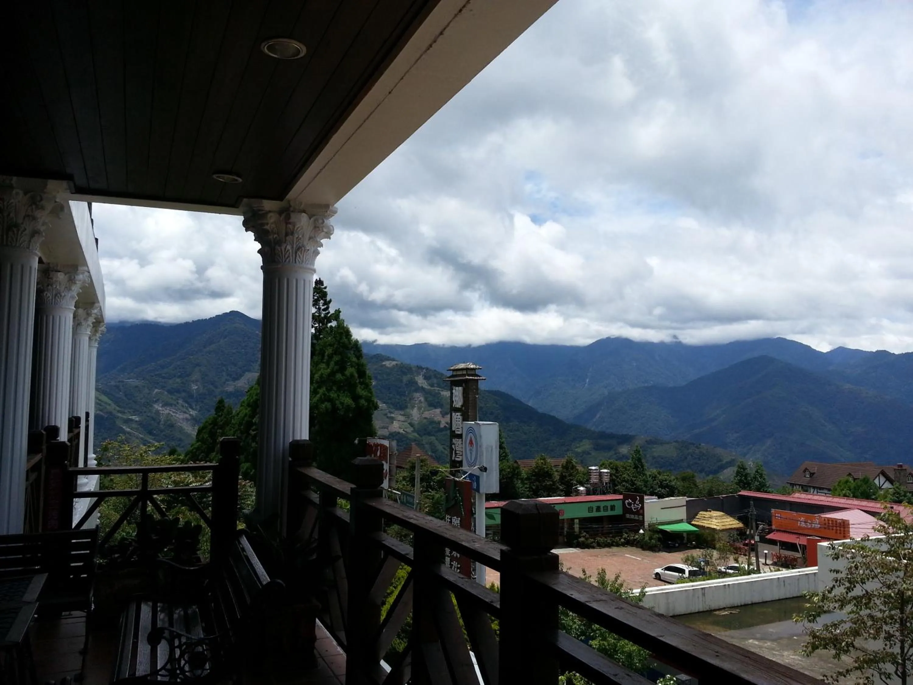 Area and facilities in Liching Garden Villa