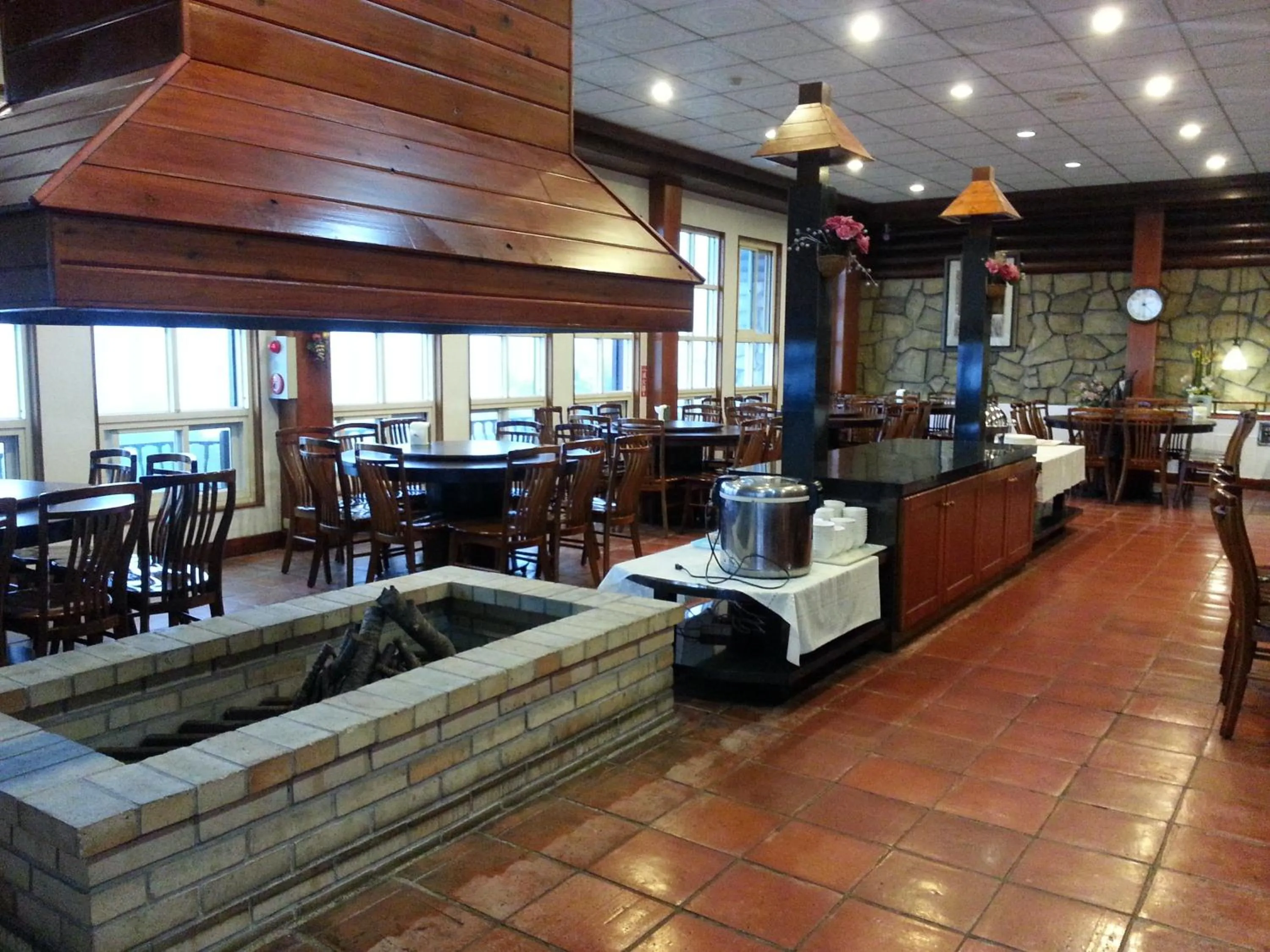 Restaurant/places to eat in Liching Garden Villa